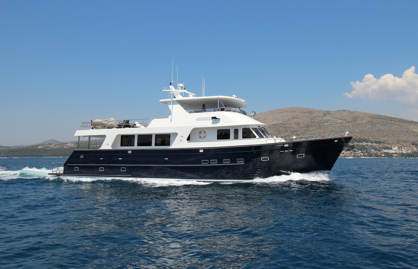360 VR Virtual Tours of the Outer Reef 800 Motoryacht