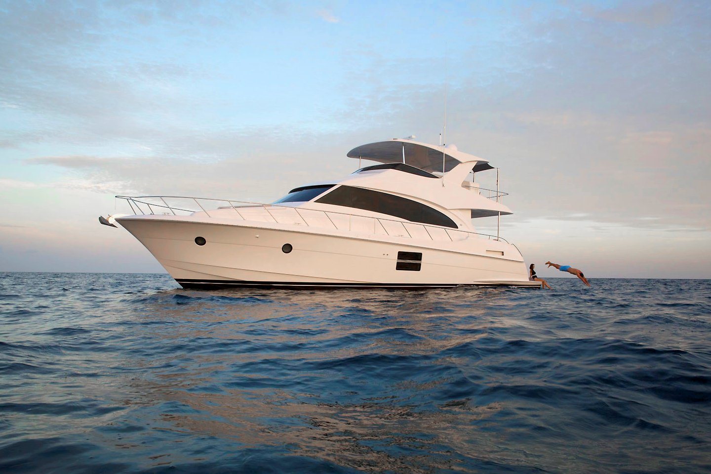 360 VR Virtual Tours of the Hatteras 60 Motor Yacht