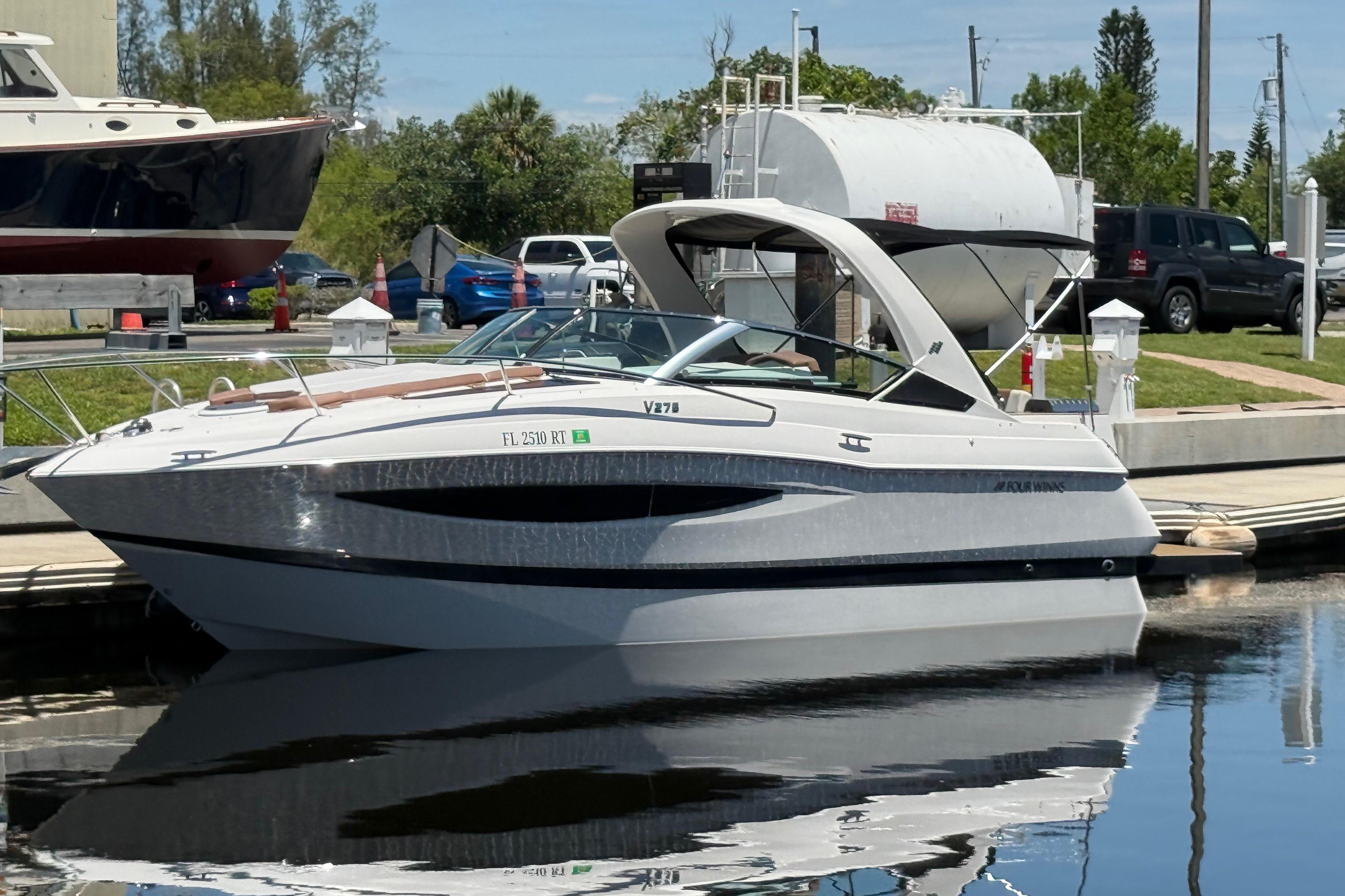 360 VR Virtual Tours of the Four Winns V275