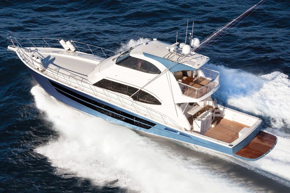 360 VR Virtual Tours of the Riviera 77 Enclosed Flybridge