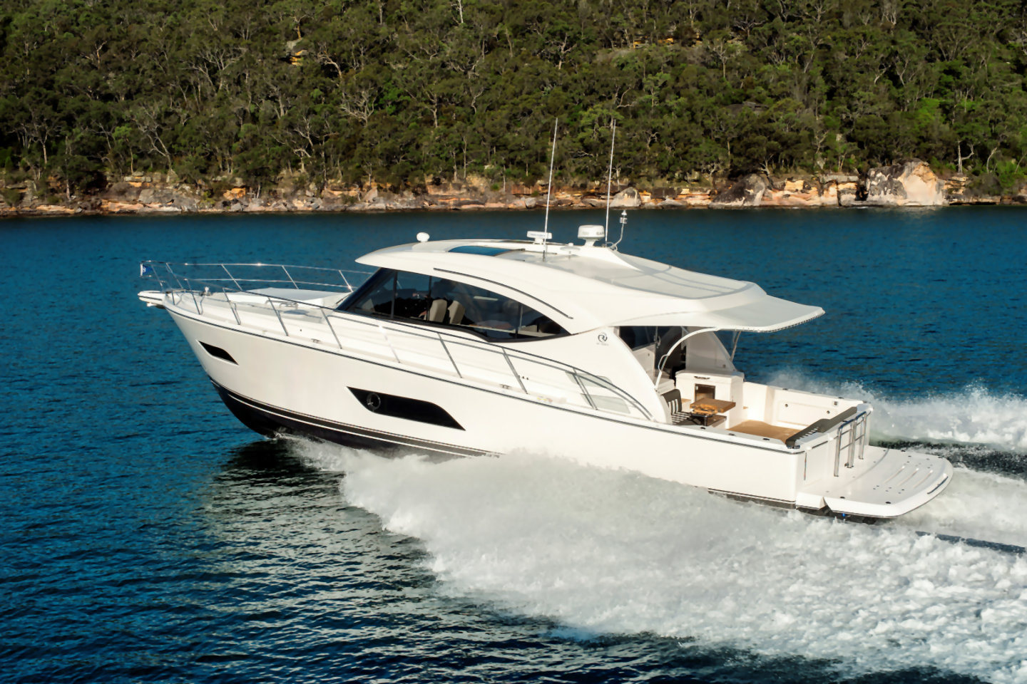 360 VR Virtual Tours of the Riviera 575 SUV