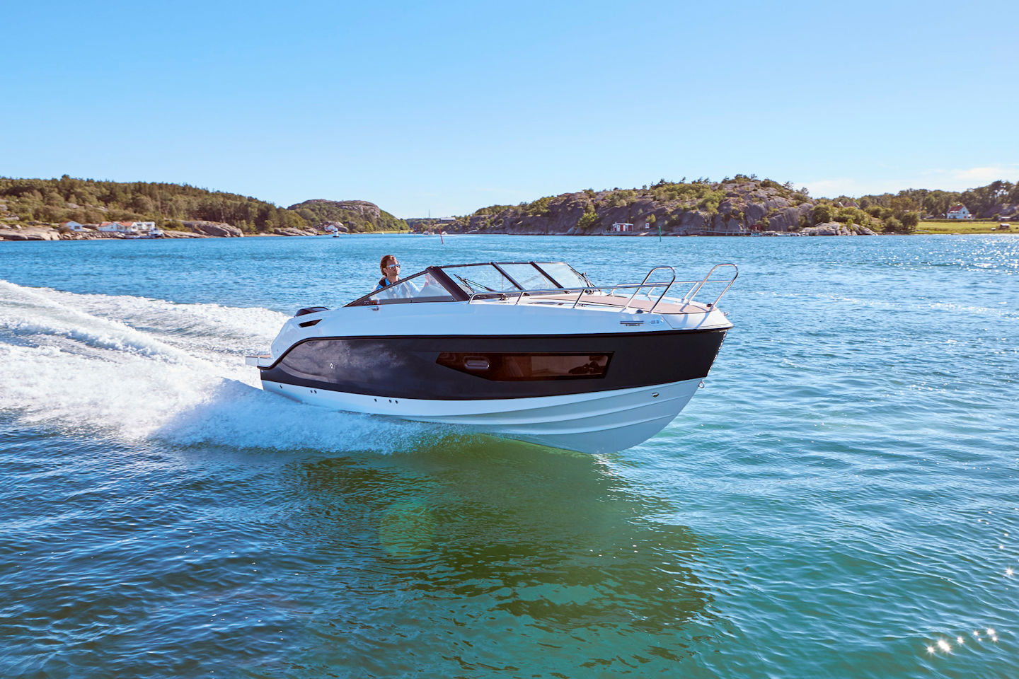 360 VR Virtual Tours of the Quicksilver Activ 755 Cruiser