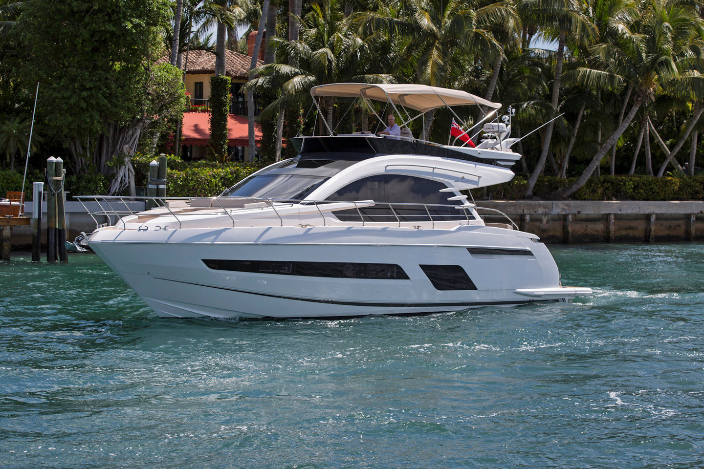 360 VR Virtual Tours of the Fairline Squadron 53