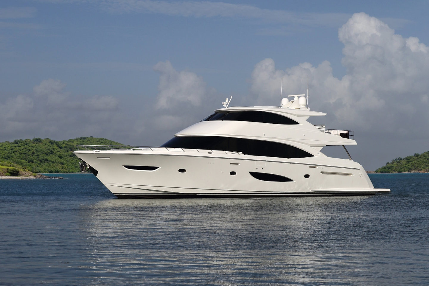 360 VR Virtual Tours of the Viking 93 Motor Yacht