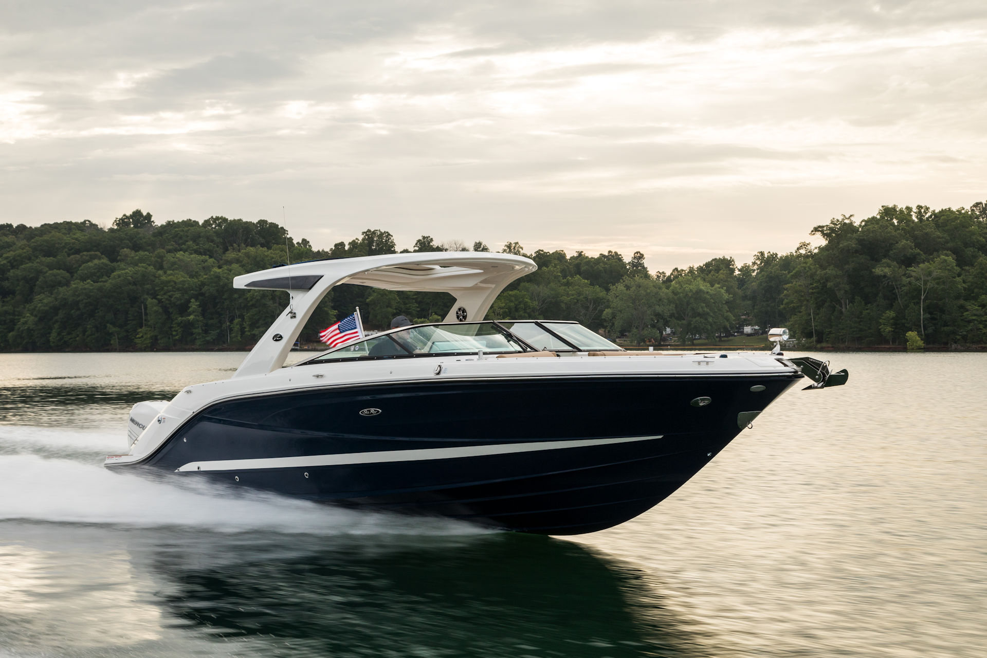 360 VR Virtual Tours of the Sea Ray SLX 310 Outboard