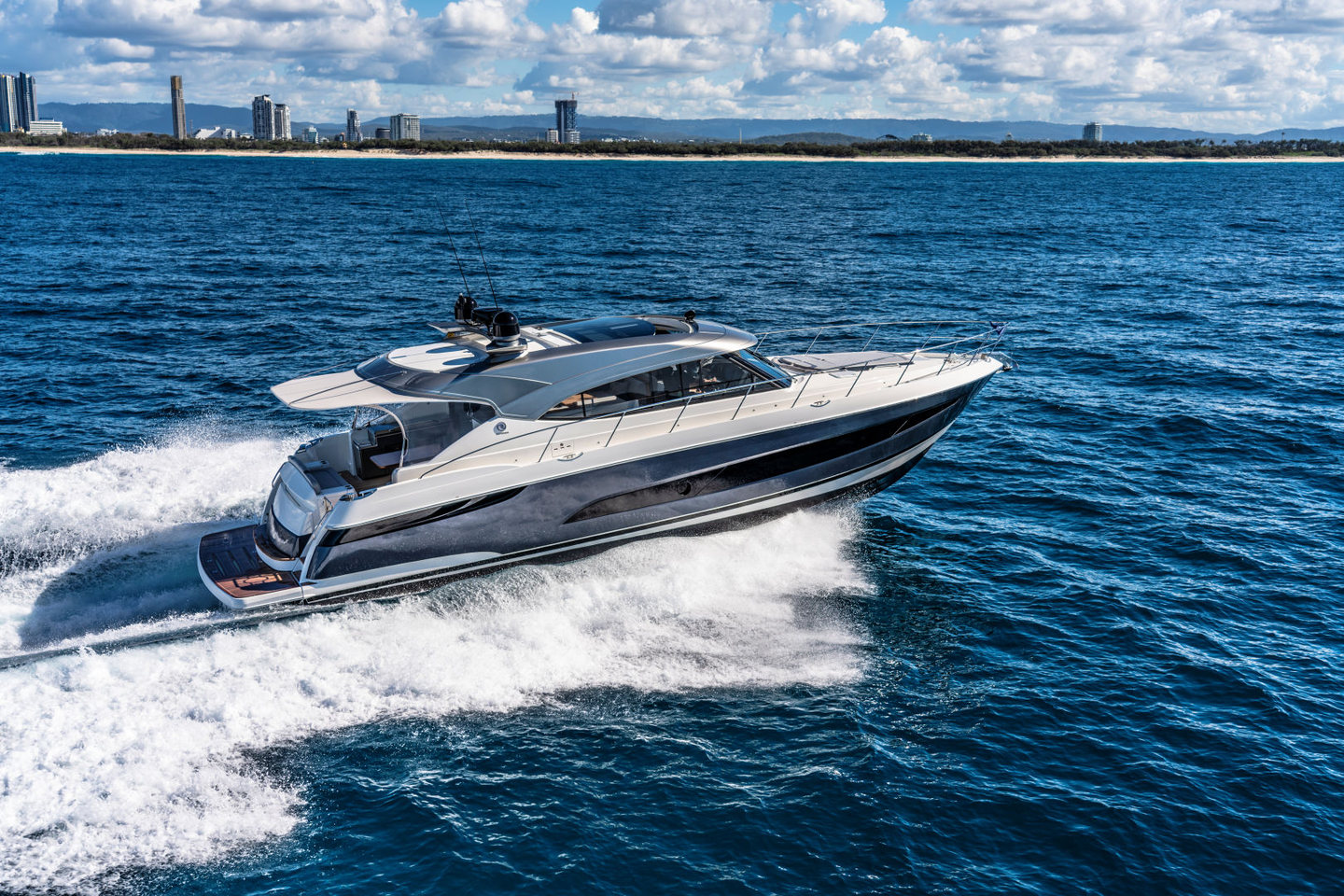360 VR Virtual Tours of the Riviera 5400 Sport Yacht