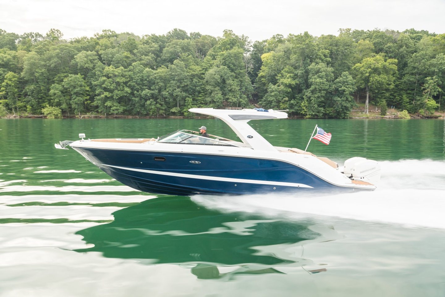 360 VR Virtual Tours of the Sea Ray SLX 310 Outboard