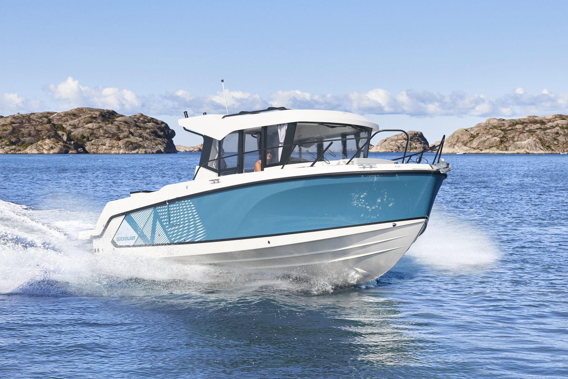 360 VR Virtual Tours of the Quicksilver 805 Pilothouse