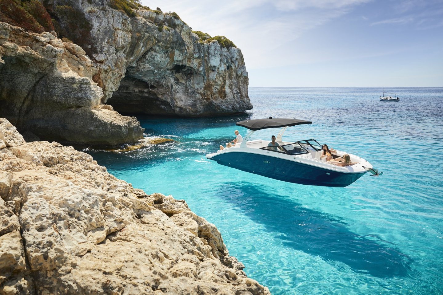 360 VR Virtual Tours of the Sea Ray SDX 270