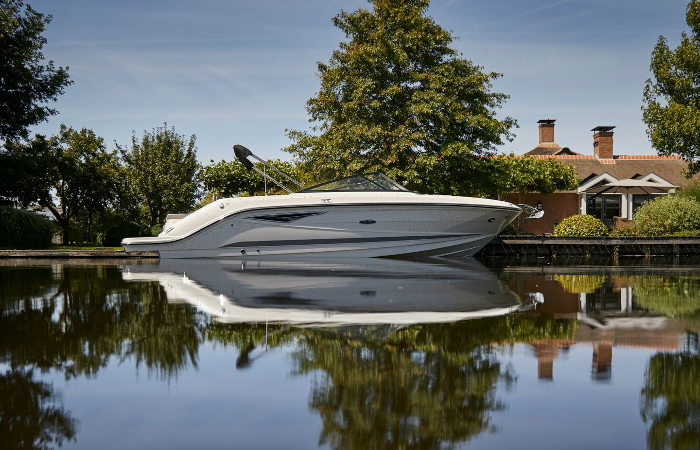 360 VR Virtual Tours of the Sea Ray SLX 250