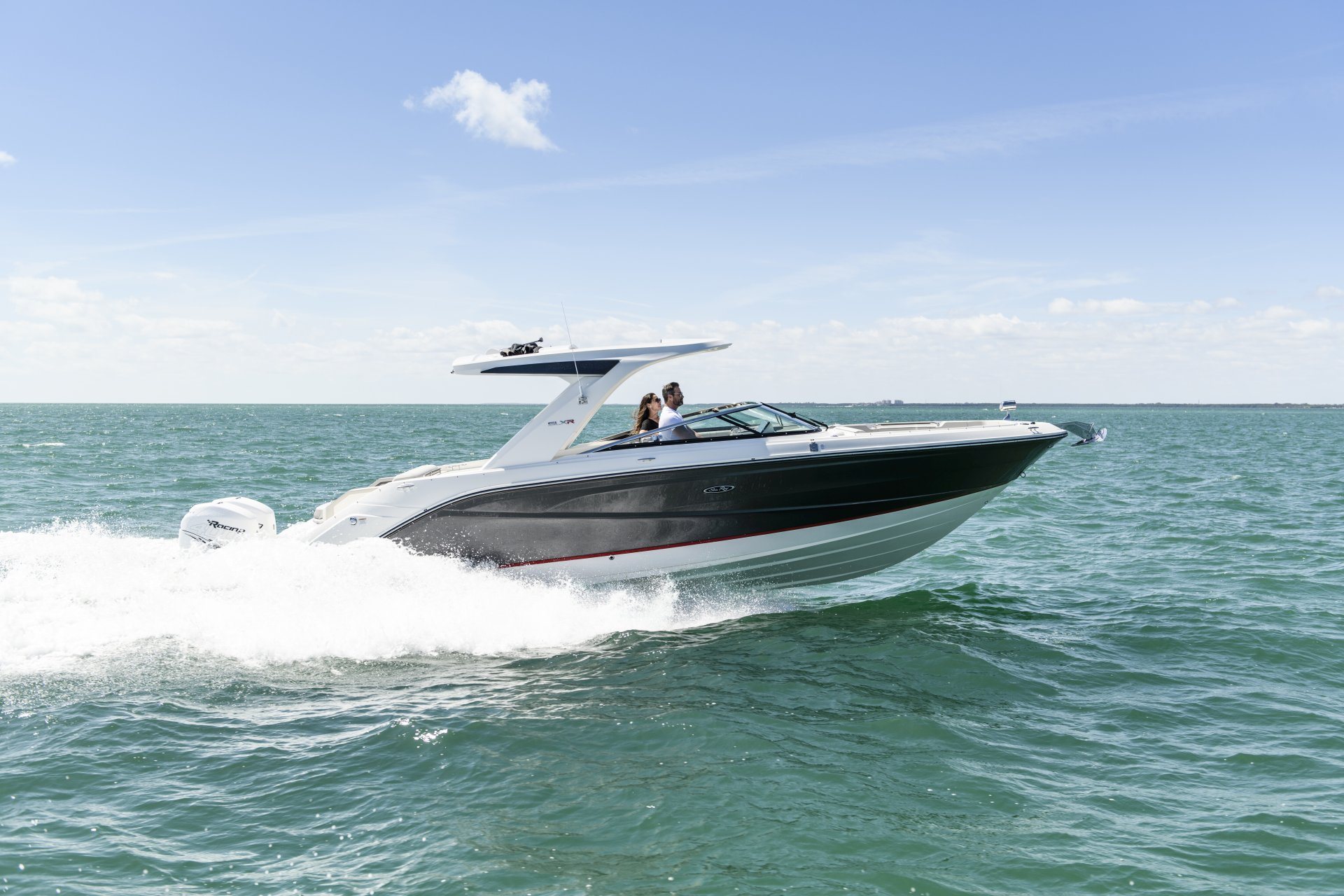 360 VR Virtual Tours of the Sea Ray SLX-R 310 Outboard