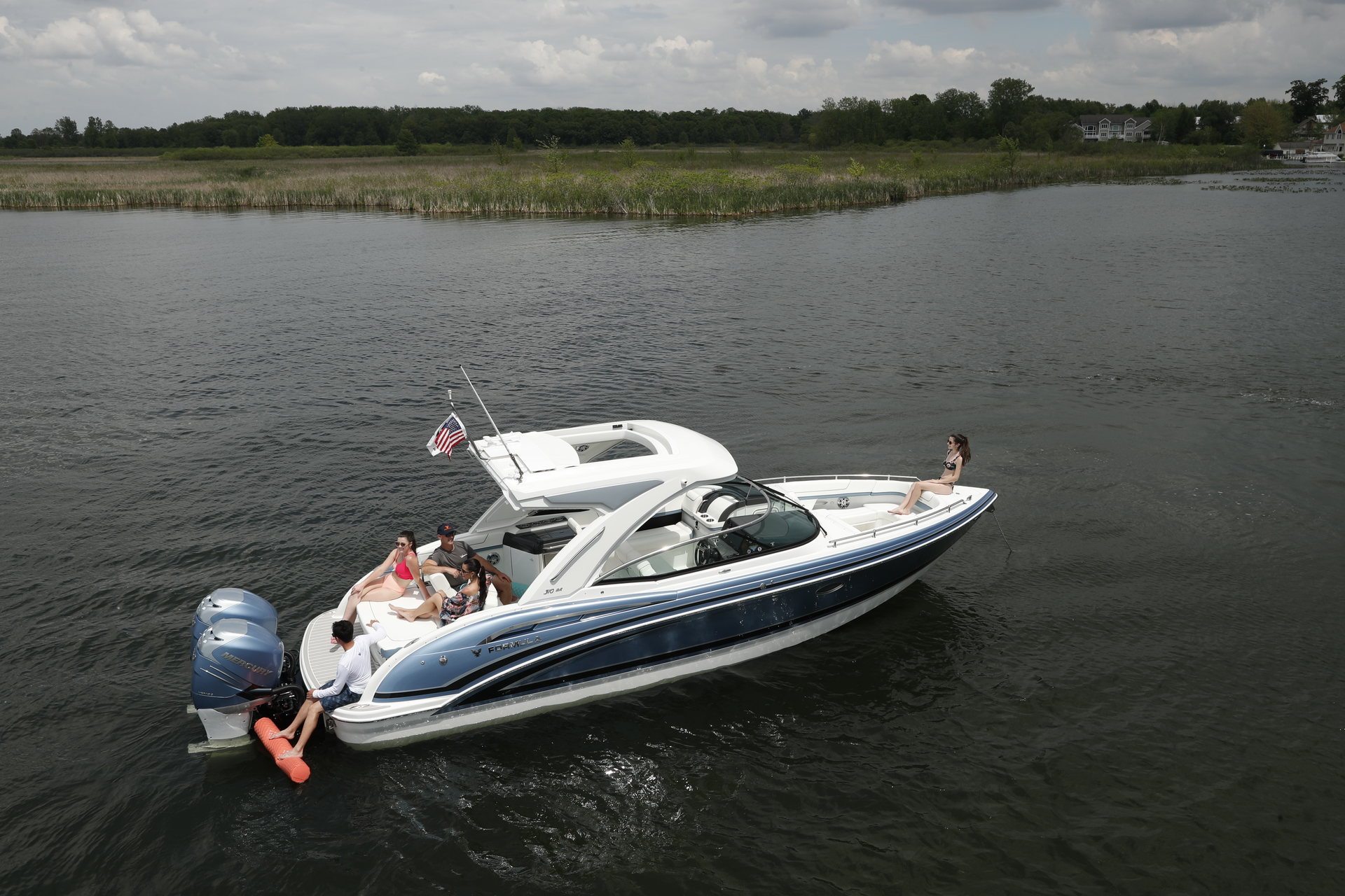 360 VR Virtual Tours of the Formula 310 Bowrider Outboard Hardtop