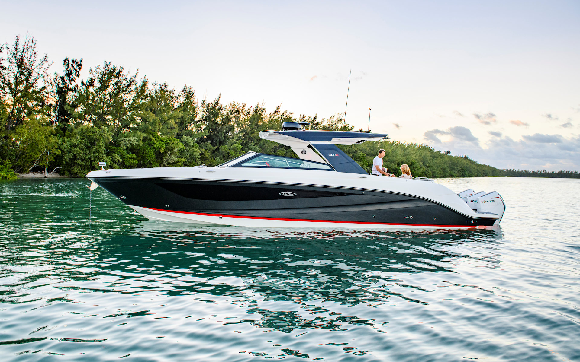 360 VR Virtual Tours of the Sea Ray SLX-R 400 Outboard