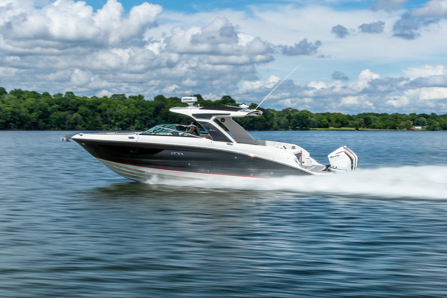 360 VR Virtual Tours of the Sea Ray SLX-R 350 Outboard