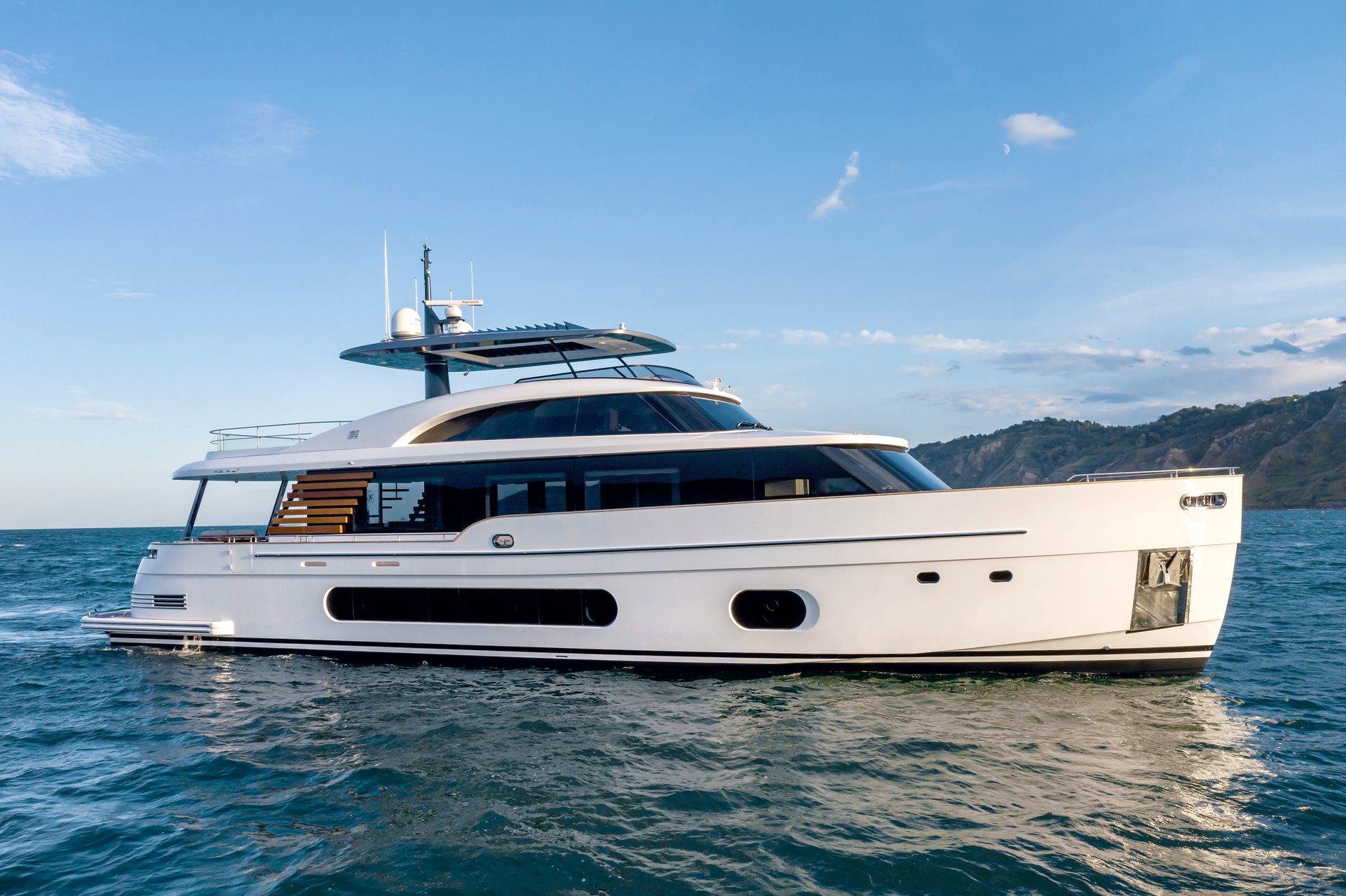 360 VR Virtual Tours of the Azimut Magellano 25M