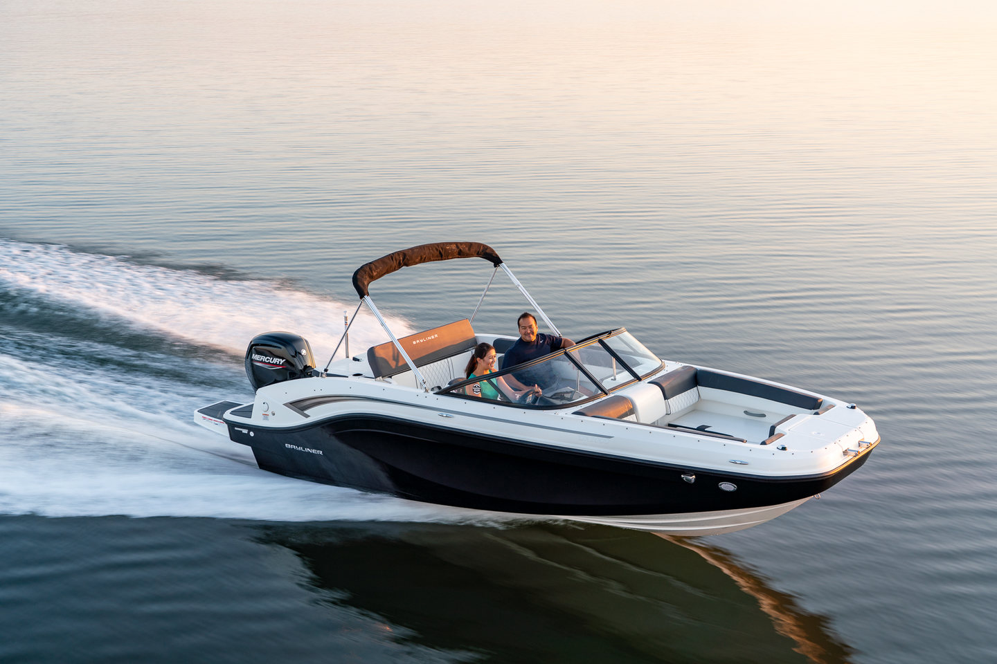 360 VR Virtual Tours of the Bayliner DX2000 Deck Boat