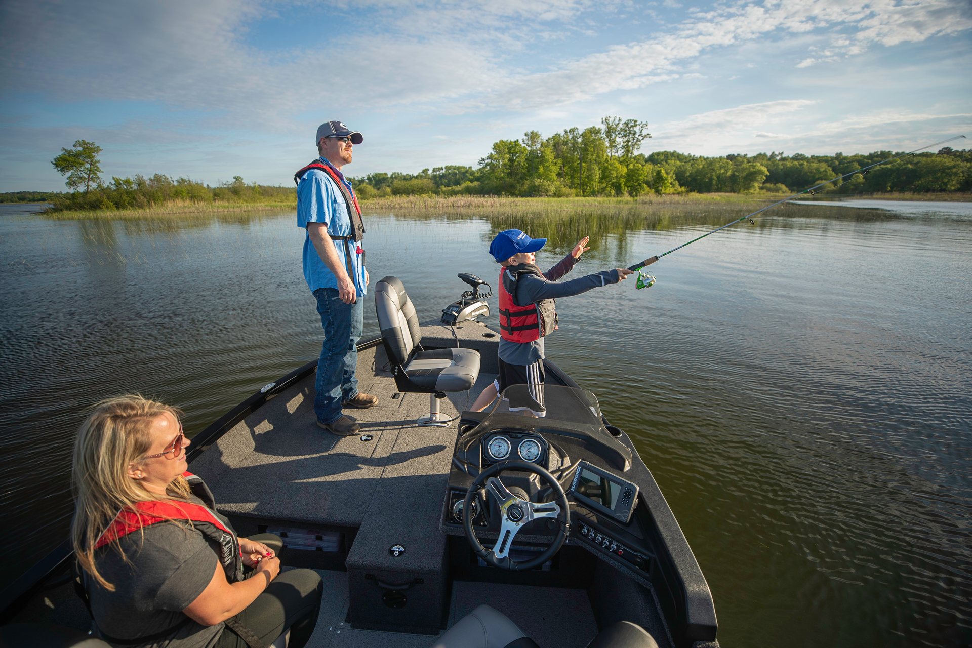 360 VR Virtual Tours of the Crestliner 1750 Fish Hawk SC