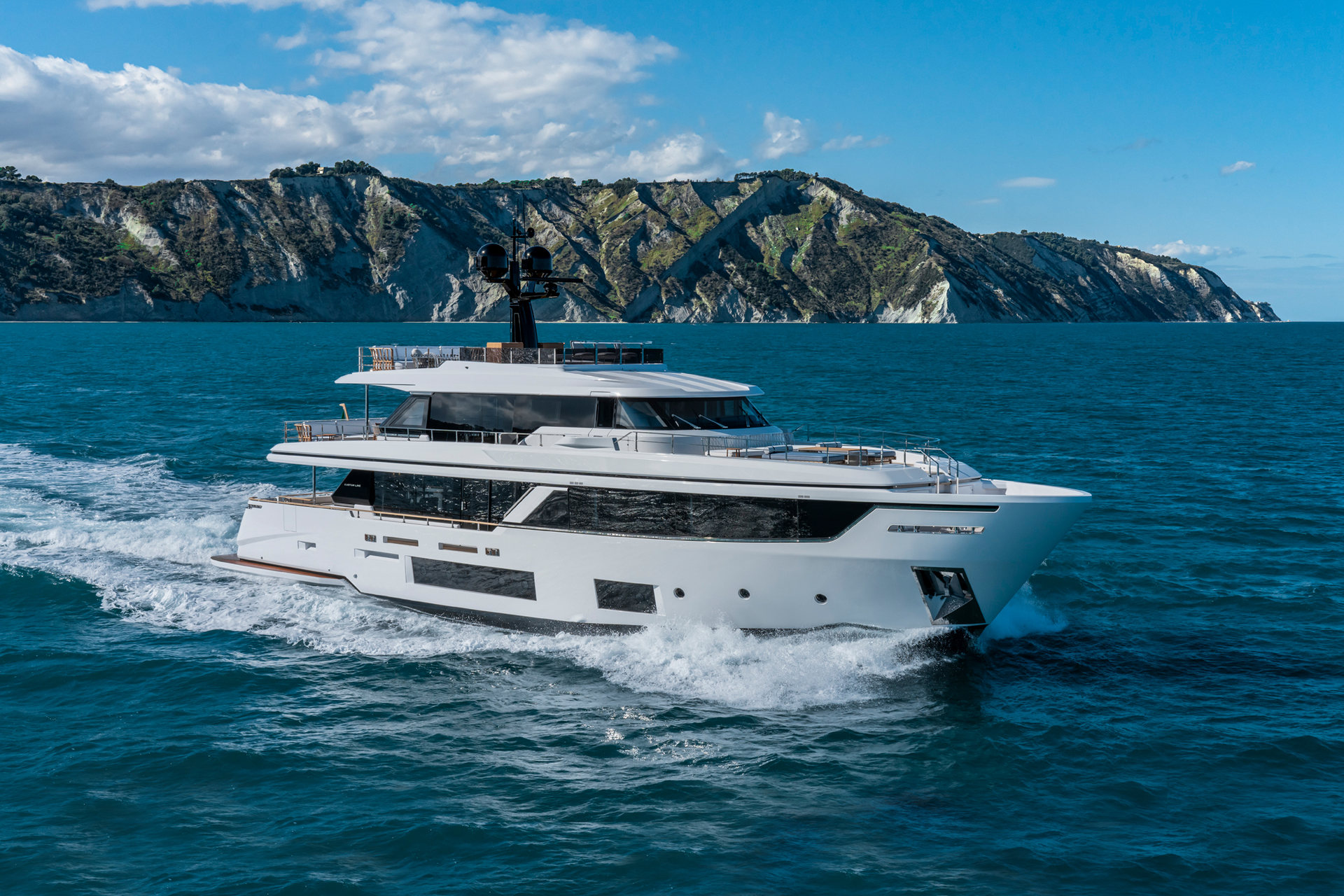 360 VR Virtual Tours of the Custom Line Navetta 38