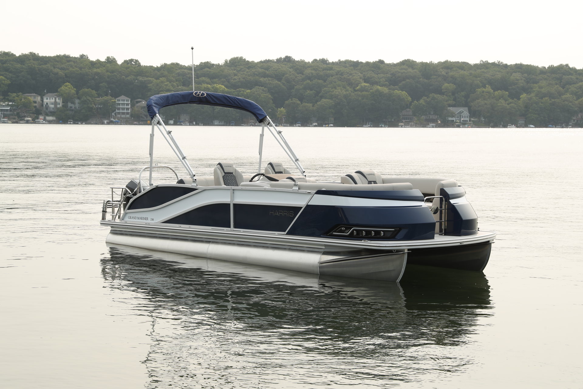 360 VR Virtual Tours of the Harris Grand Mariner 230 SL