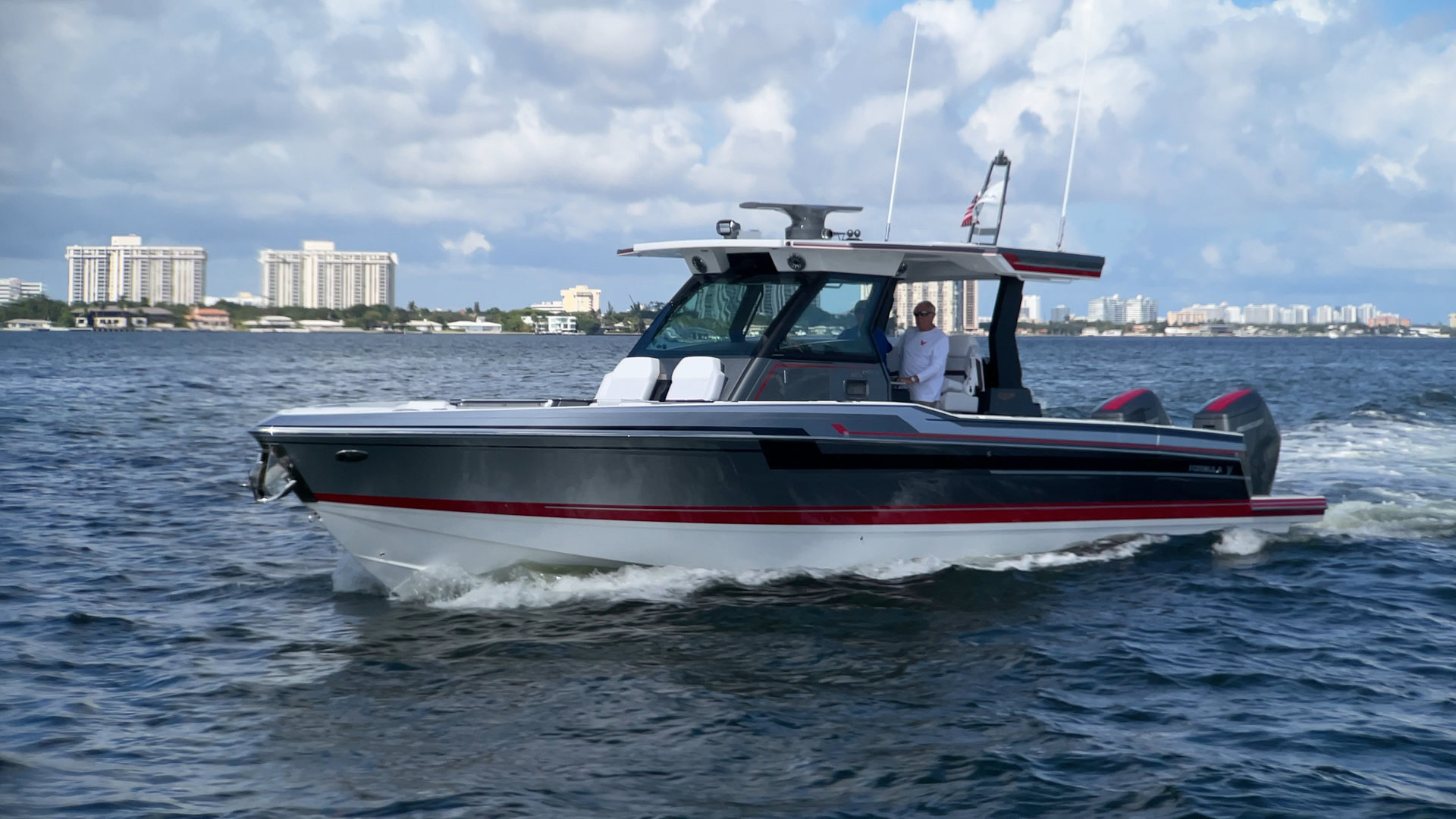 360 VR Virtual Tours of the Formula 387 Center Console Sport