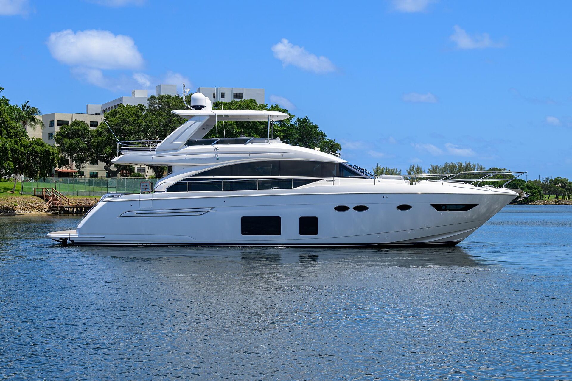 360 VR Virtual Tours of the 2016 Princess 68' Flybridge 