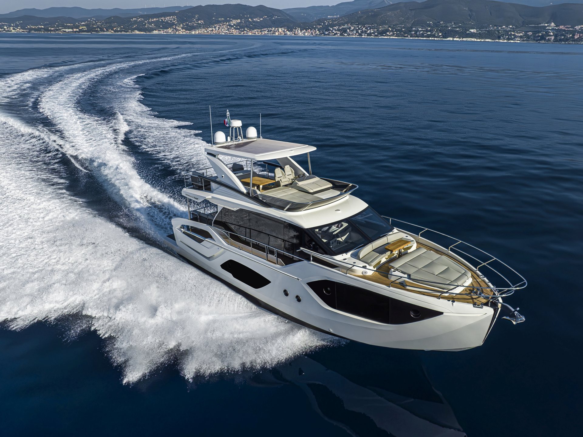 360 VR Virtual Tours of the Absolute 52 FLY