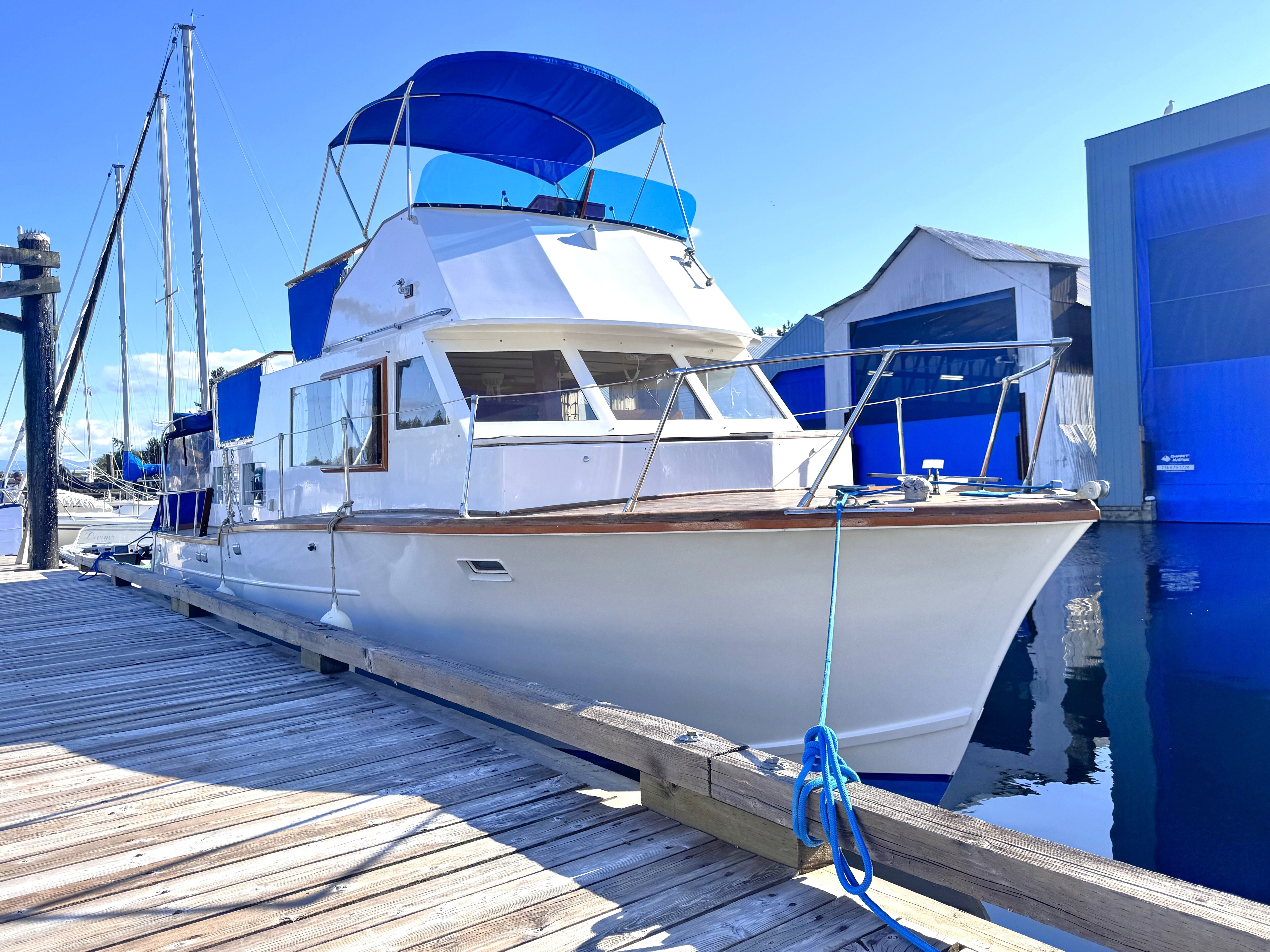 360 VR Virtual Tours of the Tollycraft 36 Tricabin Trawler