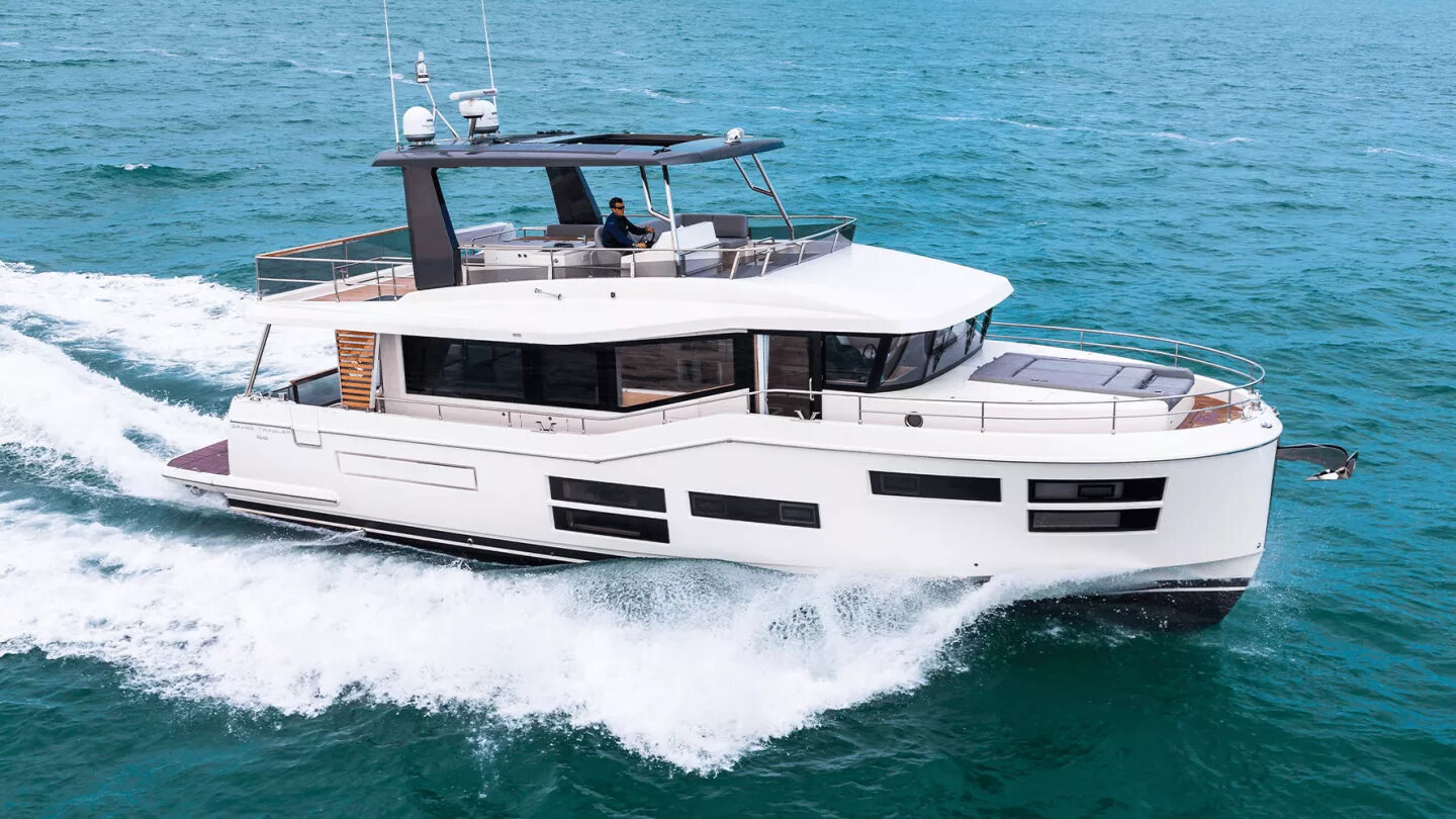360 VR Virtual Tours of the Beneteau Grand Trawler 62