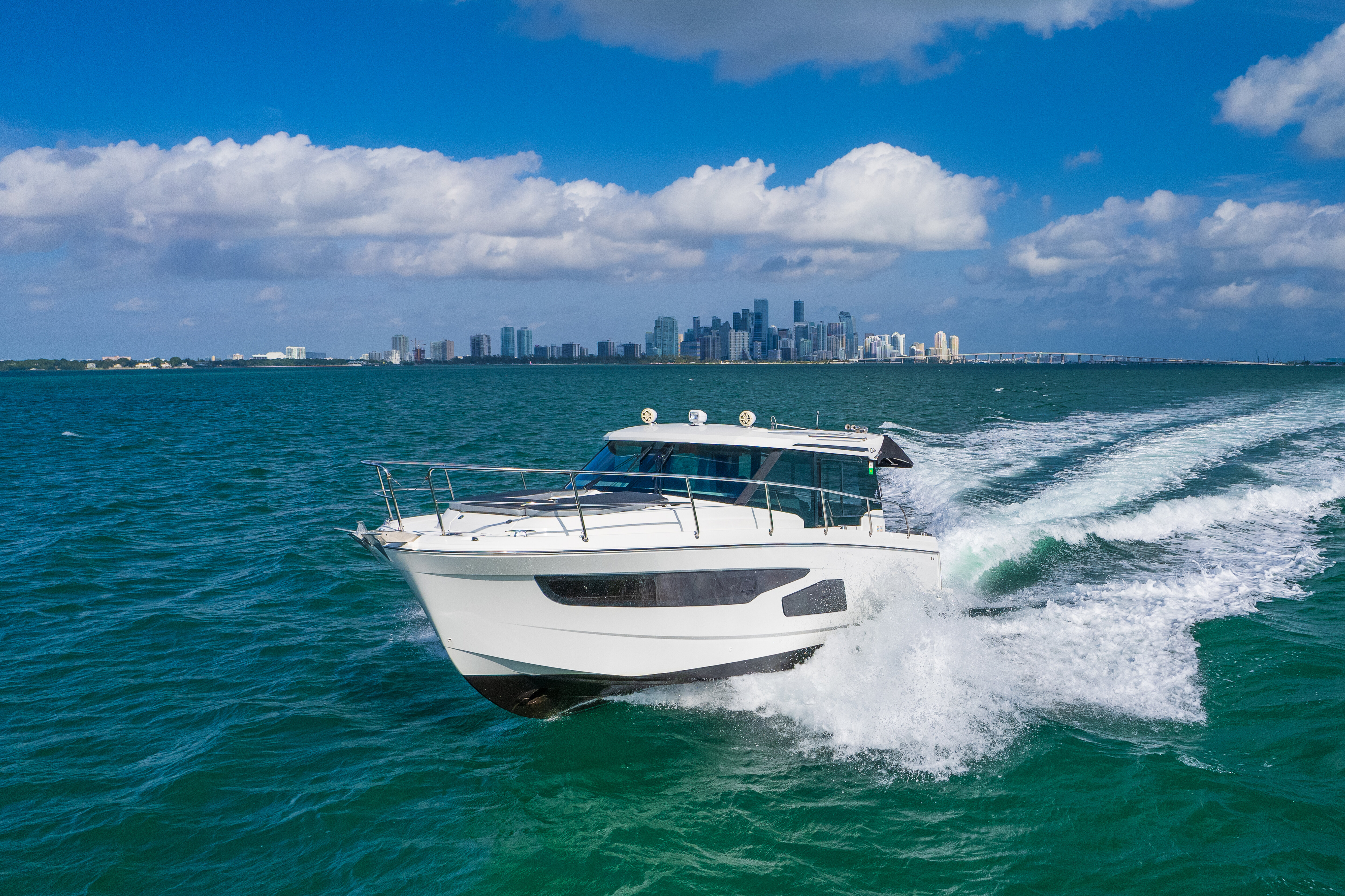 360 VR Virtual Tours of the 2019 Jeanneau NC1095