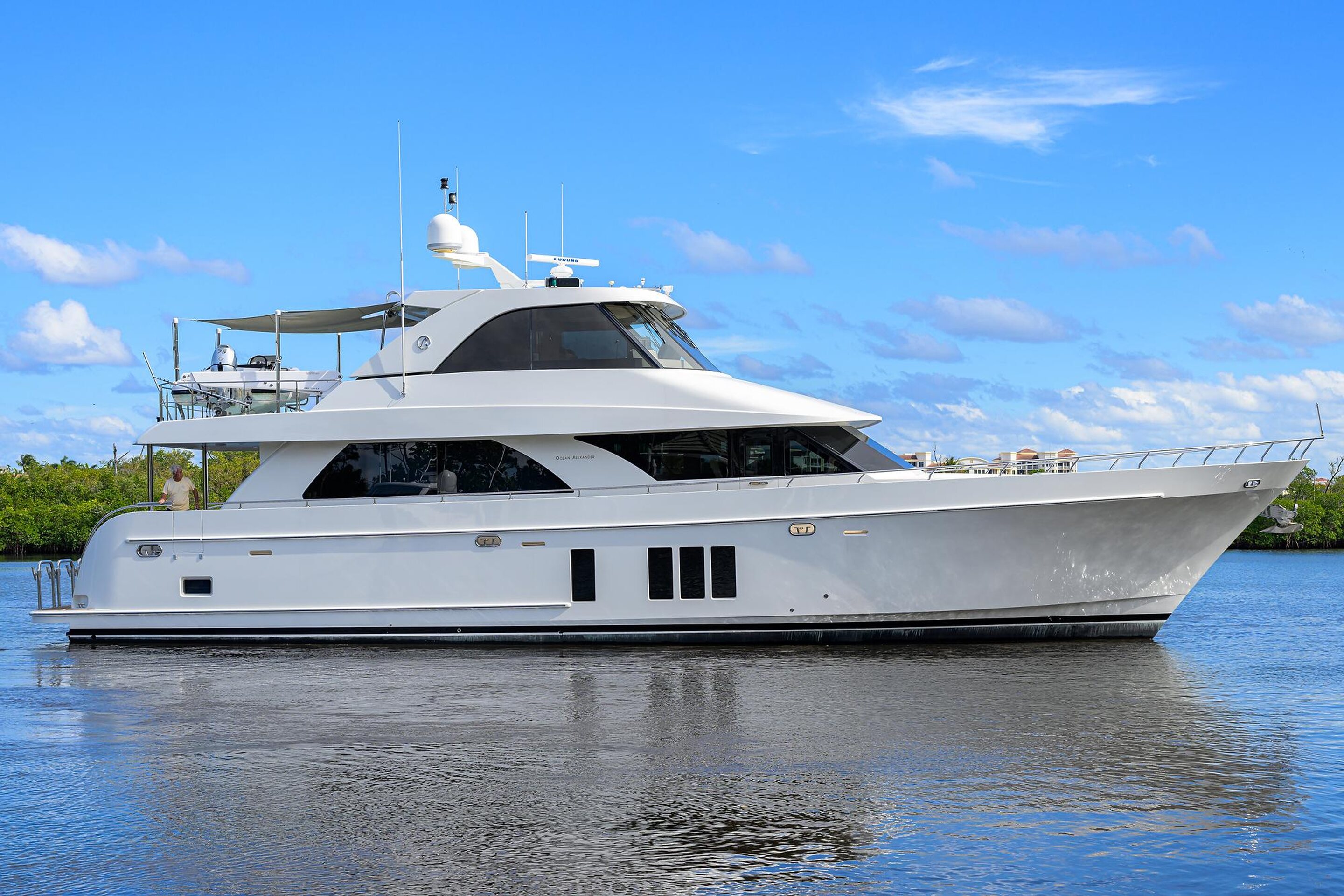 360 VR Virtual Tours of the 2014 Ocean Alexander 78' Enclosed Bridge 
