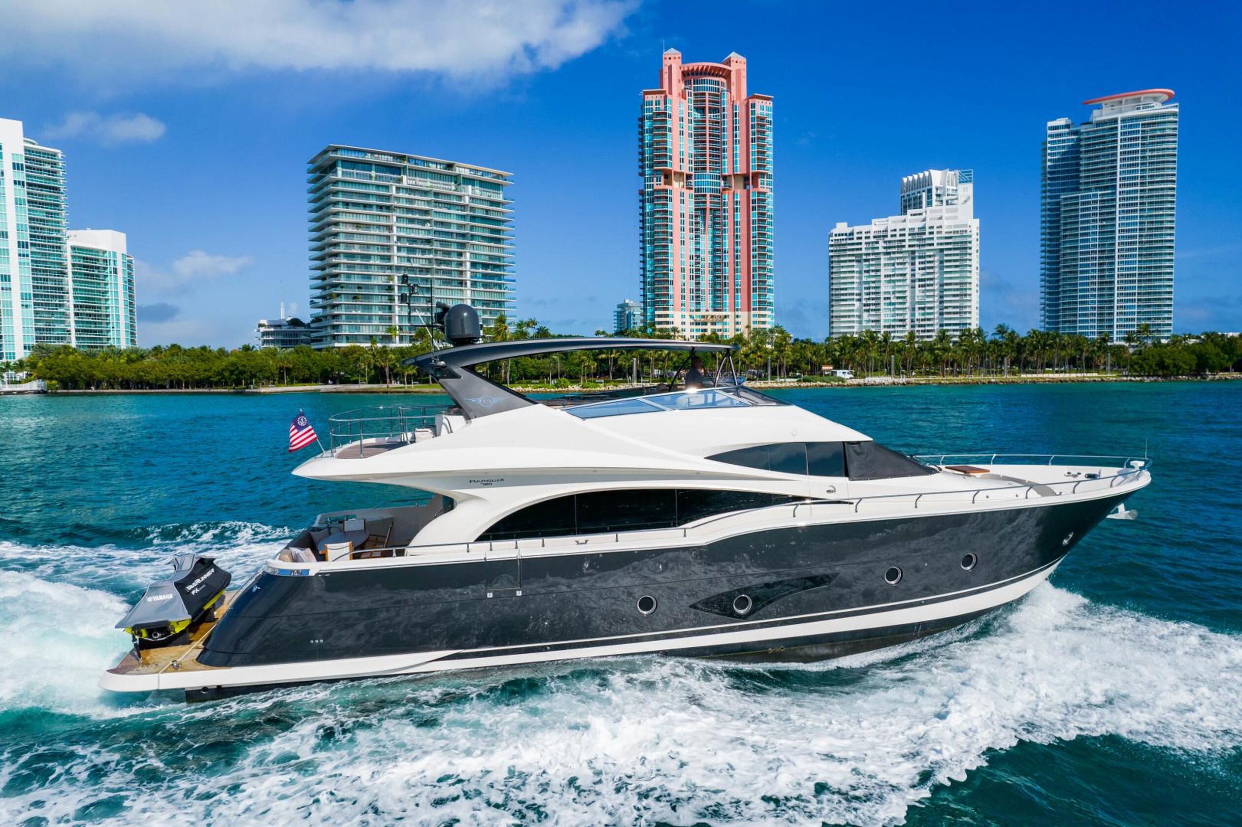 360 VR Virtual Tours of the 2015 Marquis 72 Flybridge 