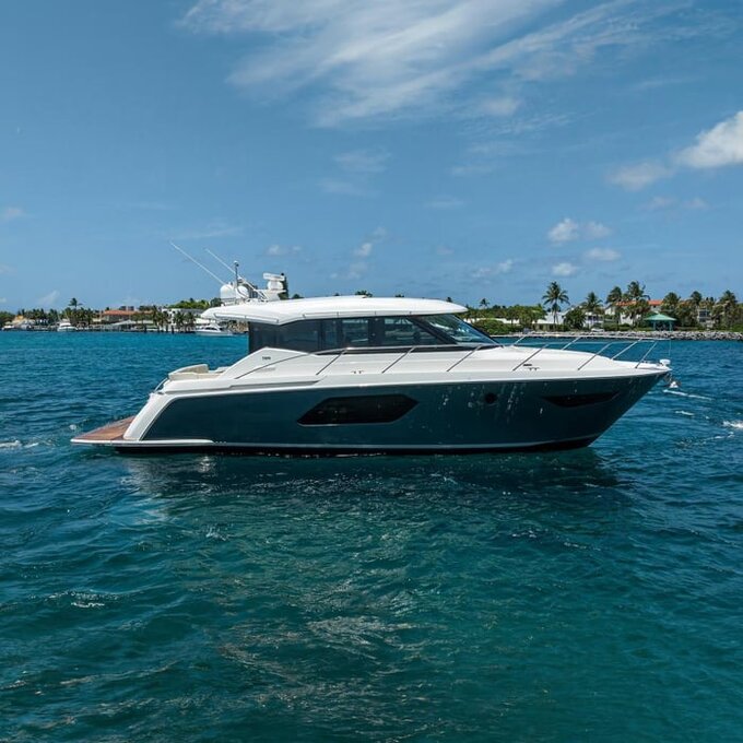 360 VR Virtual Tours of the 2023 Tiara Yachts C49 Coupe 