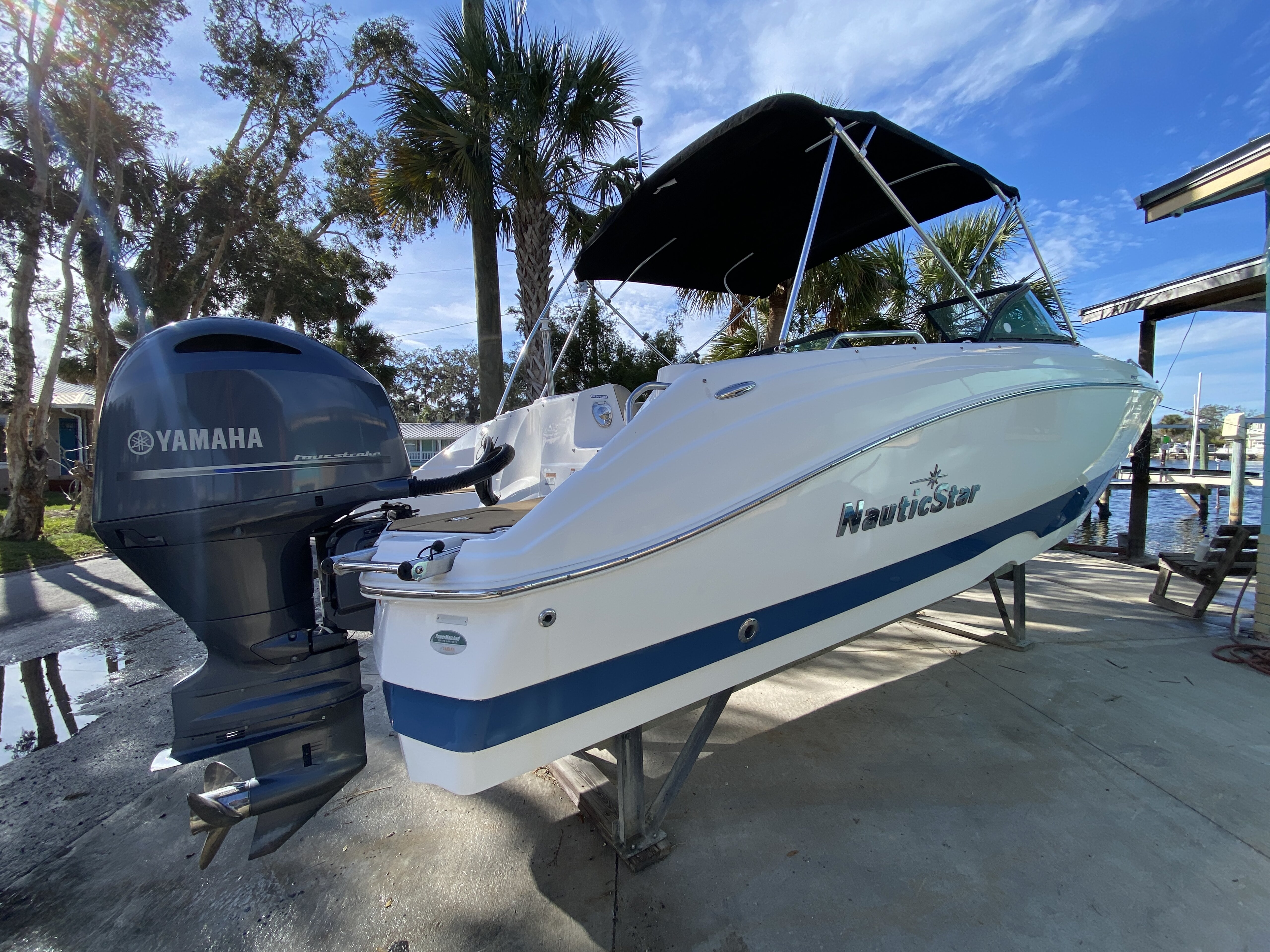 360 VR Virtual Tours of the 2022 NauticStar 223 DC