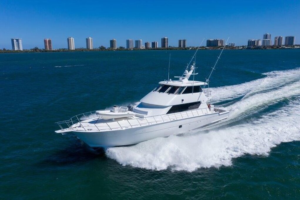 360 VR Virtual Tours of the 2004 Hatteras 86' Sportfish 