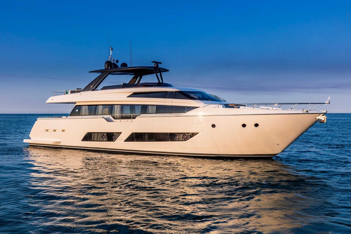 360 VR Virtual Tours of the Ferretti 850