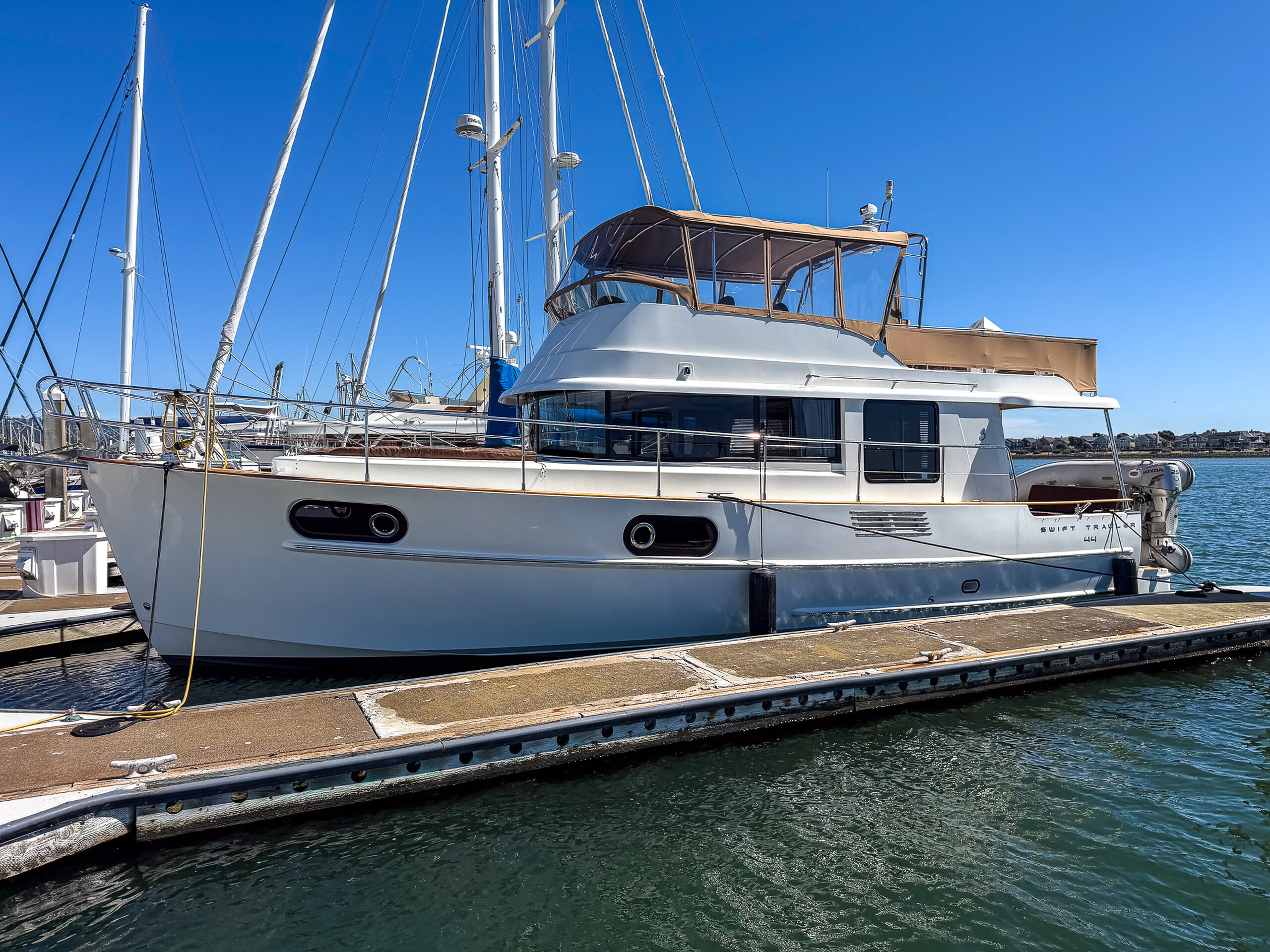 360 VR Virtual Tours of the Beneteau Swift Trawler 44