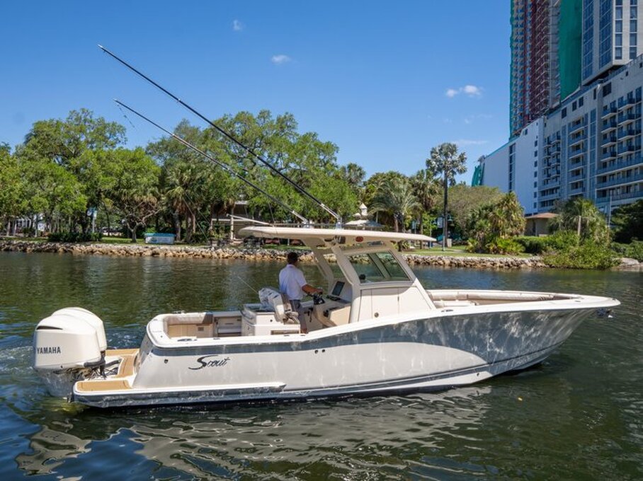 360 VR Virtual Tours of the 2015 Scout 320 LXF