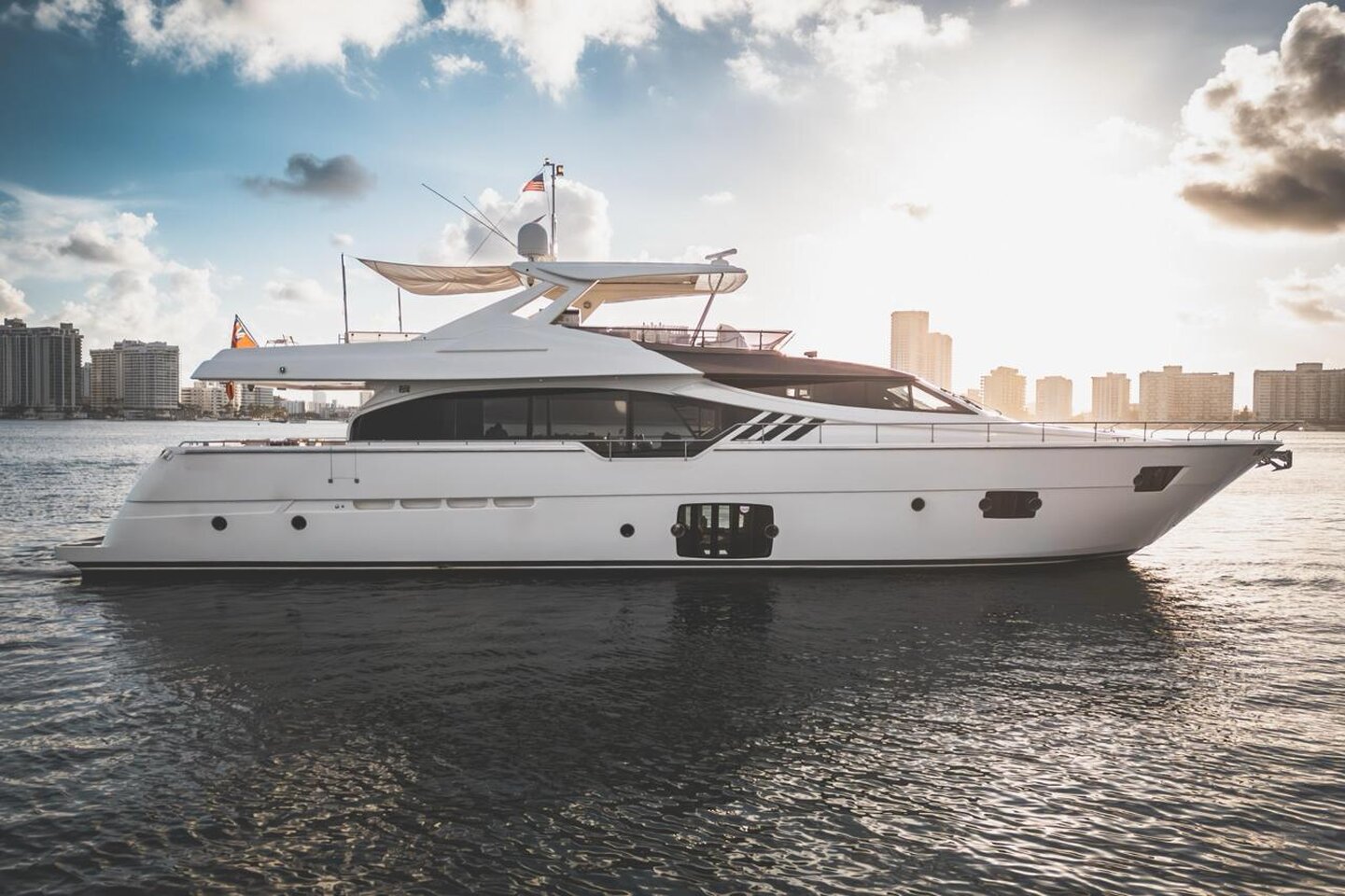 360 VR Virtual Tours of the Ferretti Yachts 870