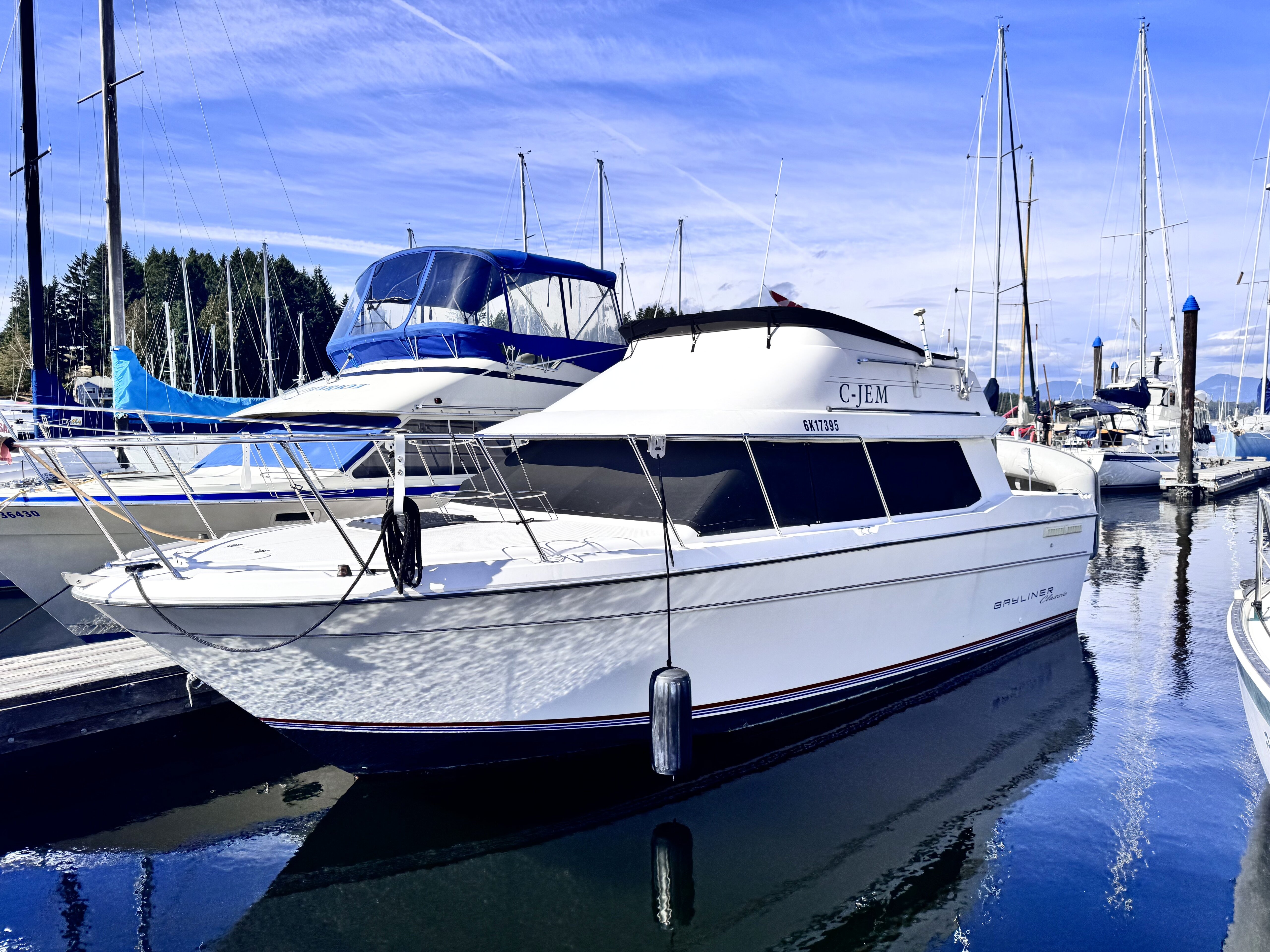 360 VR Virtual Tours of the Bayliner 2858 Classic