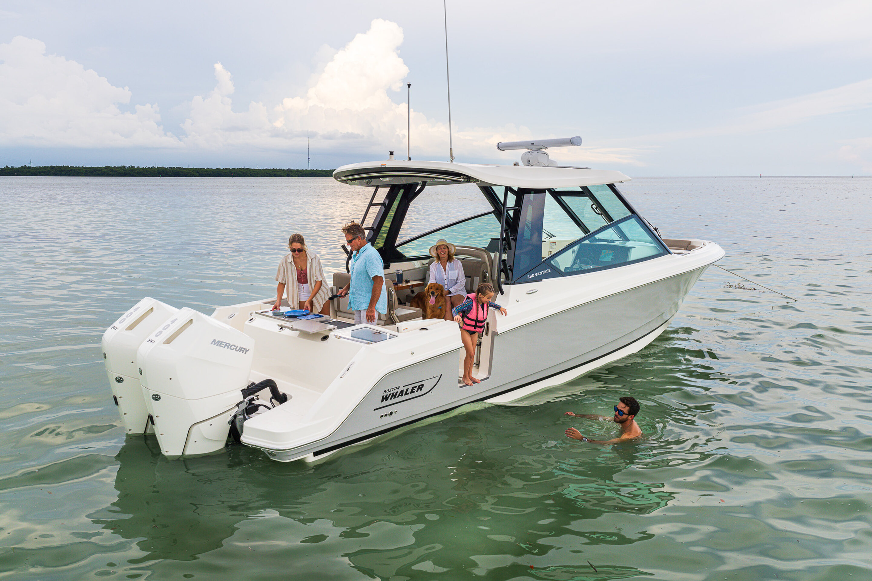 360 VR Virtual Tours of the Boston Whaler 330 Vantage