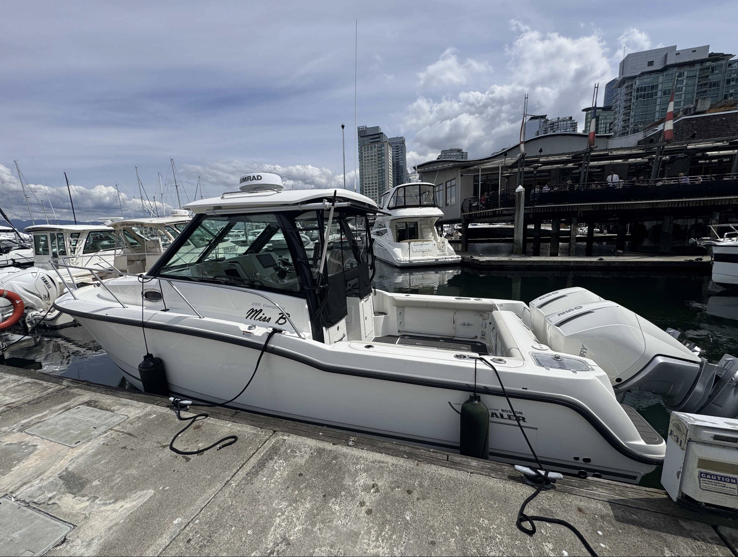 360 VR Virtual Tours of the 2023 Boston Whaler 285 Conquest