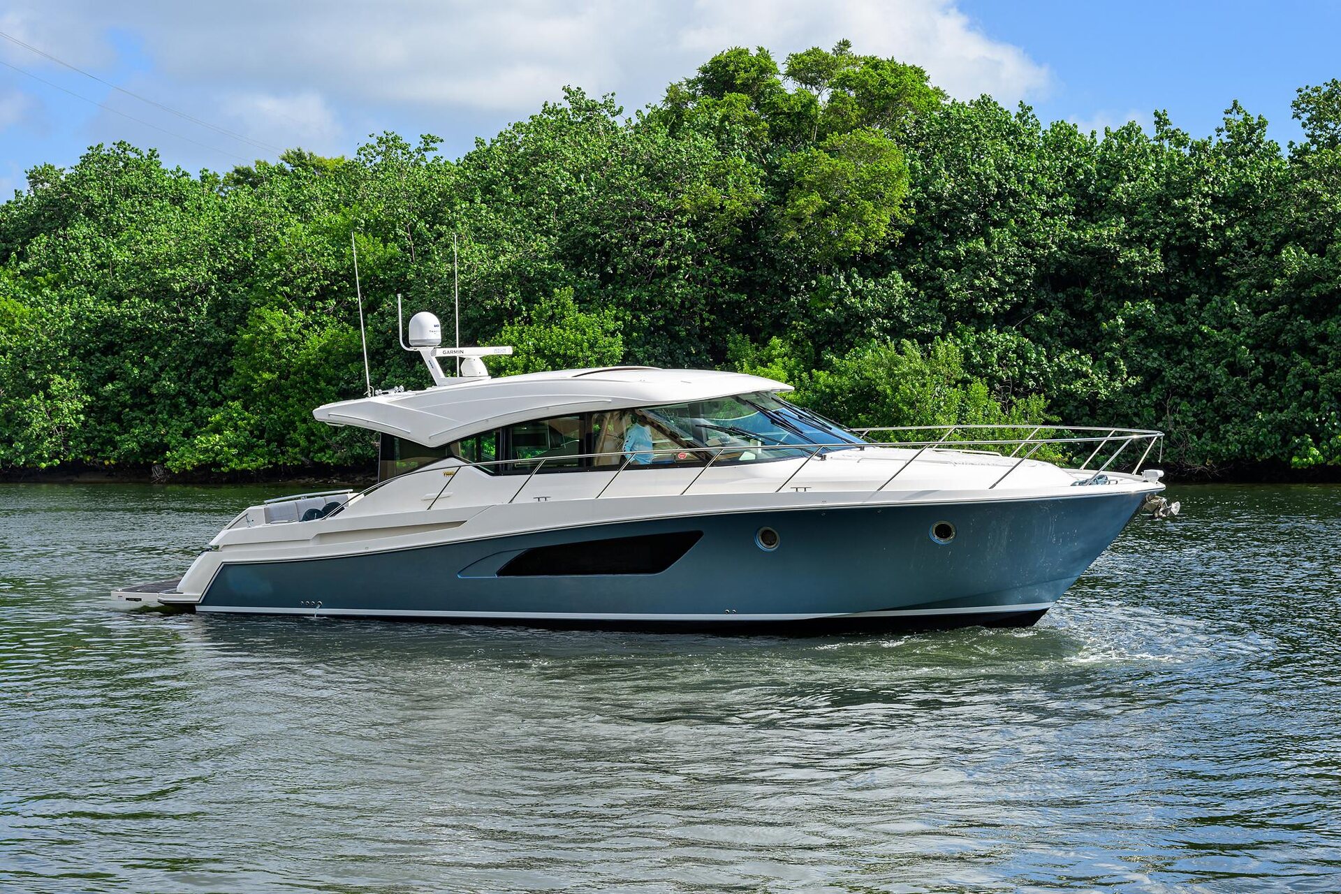 360 VR Virtual Tours of the 2016 Tiara Yachts 50' Coupe 