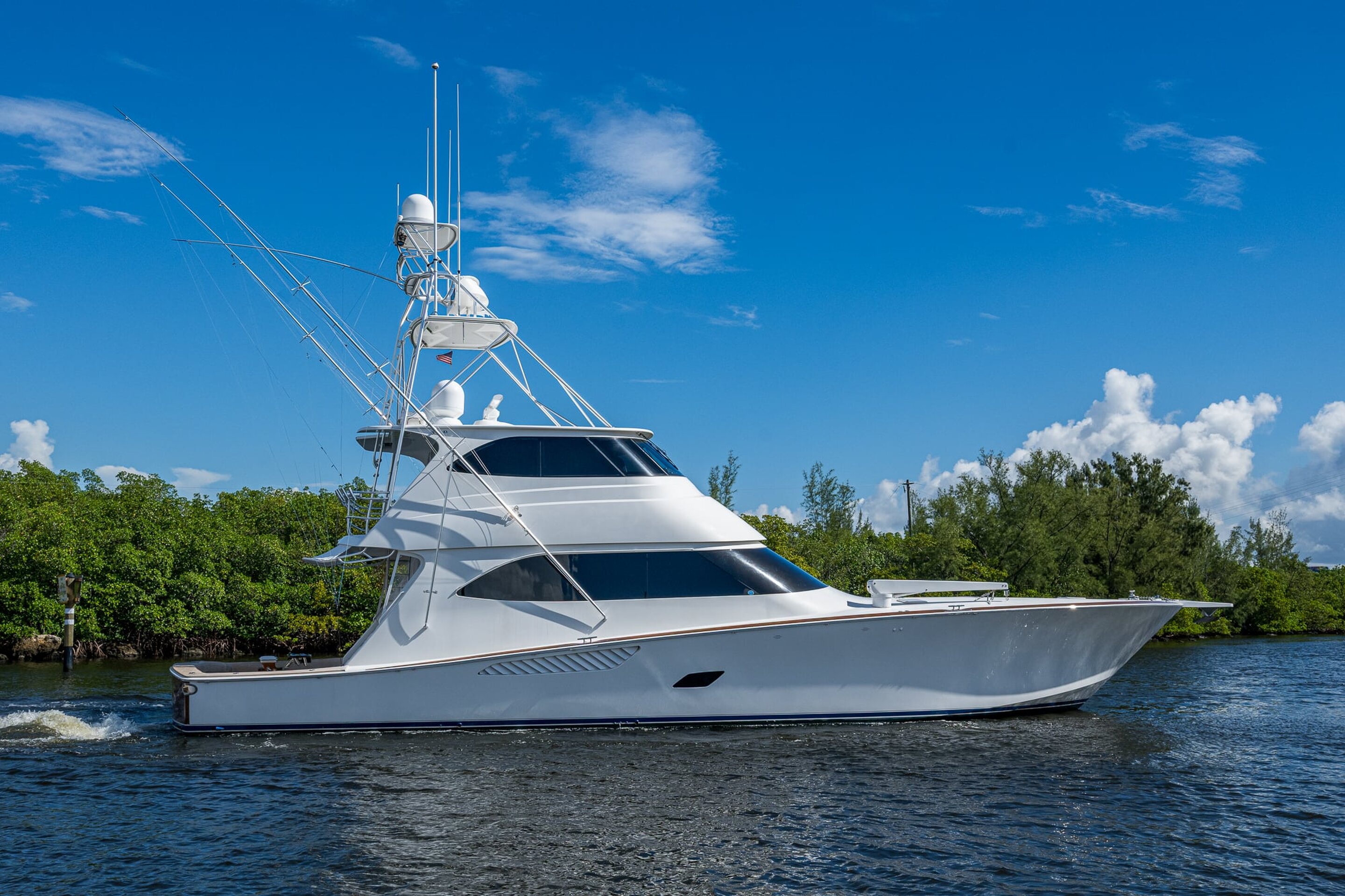 360 VR Virtual Tours of the 2011 Viking 76' Enclosed Bridge