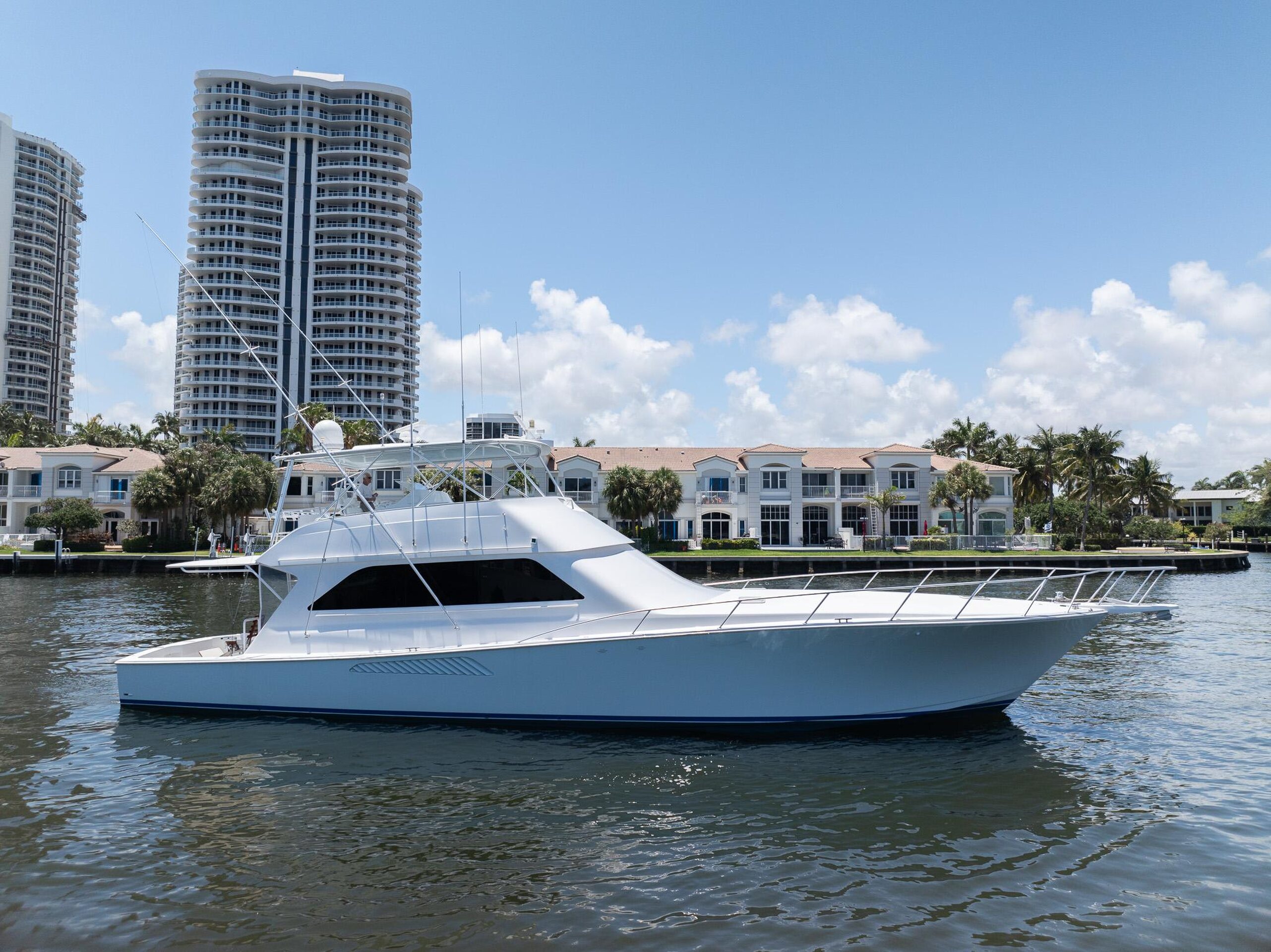 360 VR Virtual Tours of the 2000 Viking 65' Convertible 