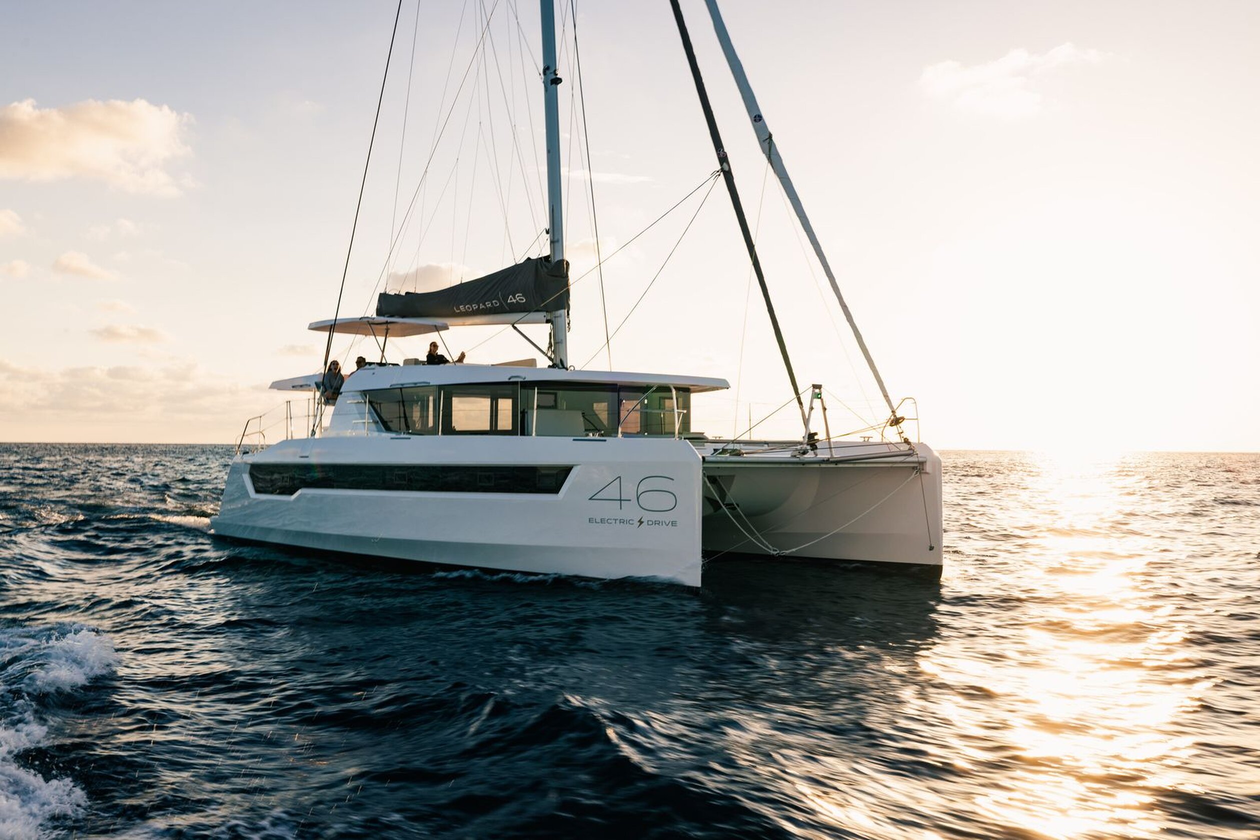 360 VR Virtual Tours of the Leopard 46 Hybrid #102