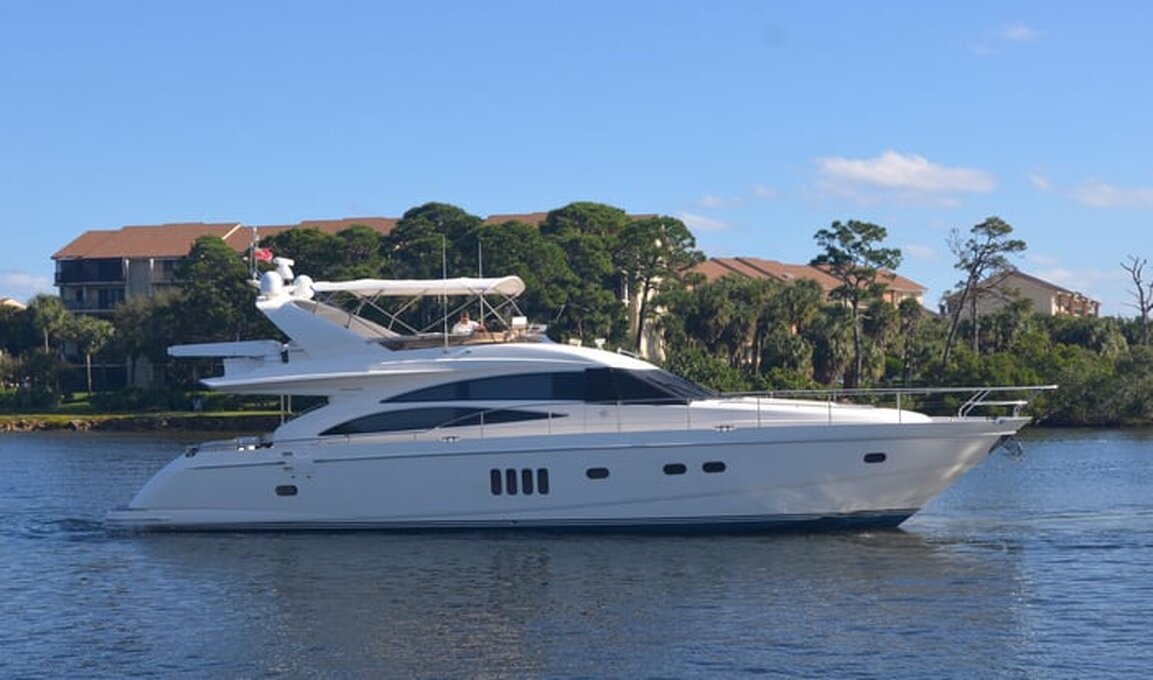 360 VR Virtual Tours of the 2006 Princess 67' Flybridge