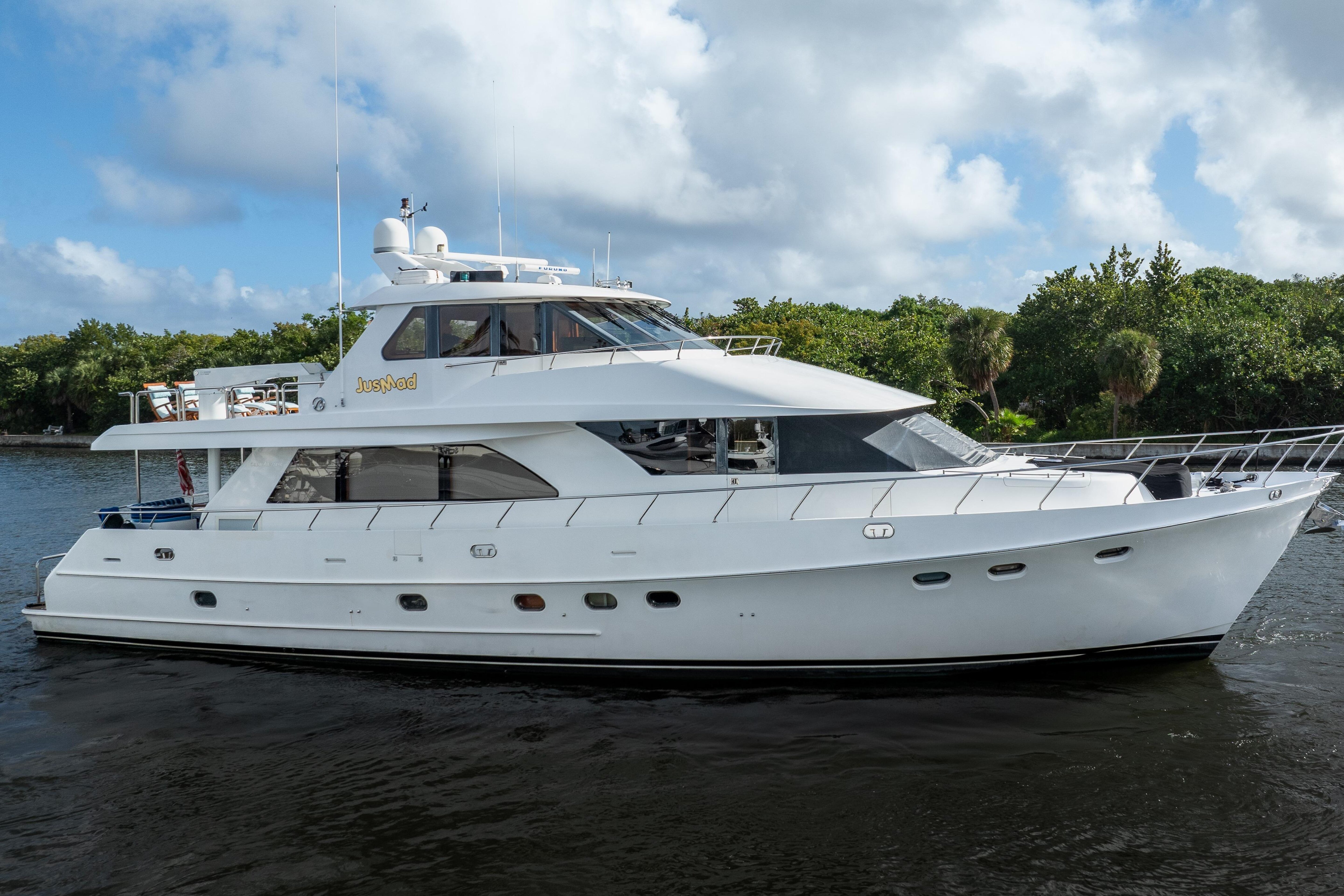 360 VR Virtual Tours of the 2005 Ocean Alexander 80' Motoryacht - No Name