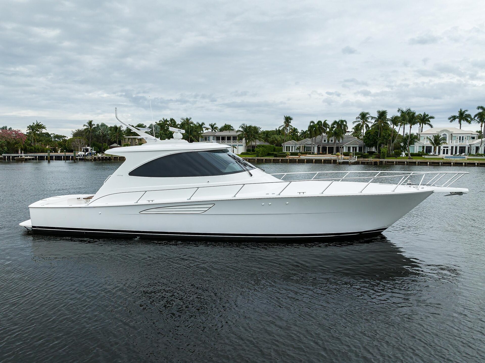 360 VR Virtual Tours of the 2024 Viking 54' Sport Coupe 