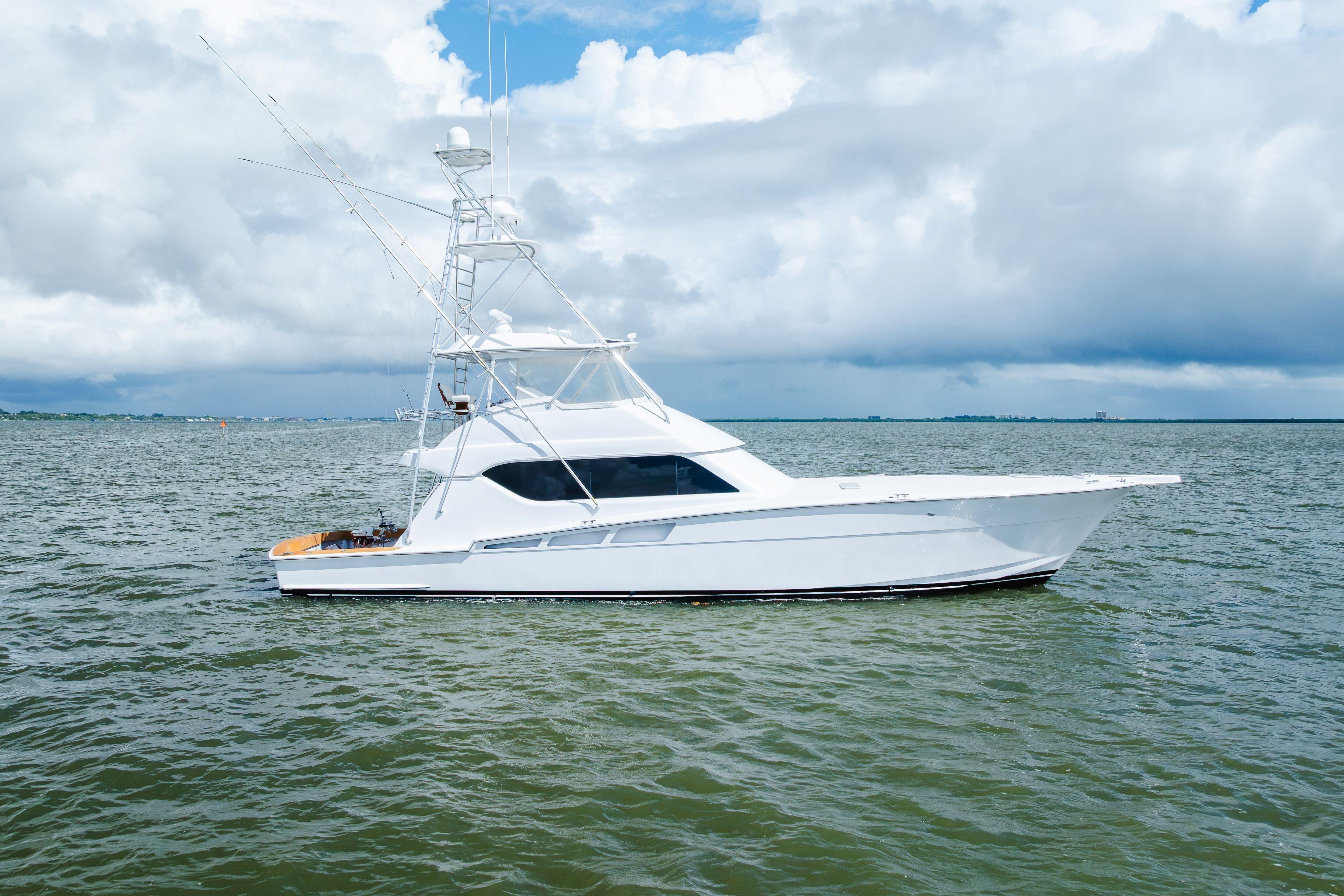 360 VR Virtual Tours of the 2005 Hatteras 60' Convertible - Waters Edge