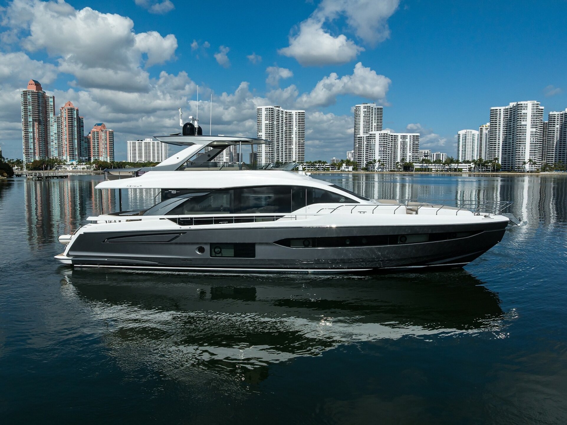 360 VR Virtual Tours of the 2024 Azimut 78' Fly - 